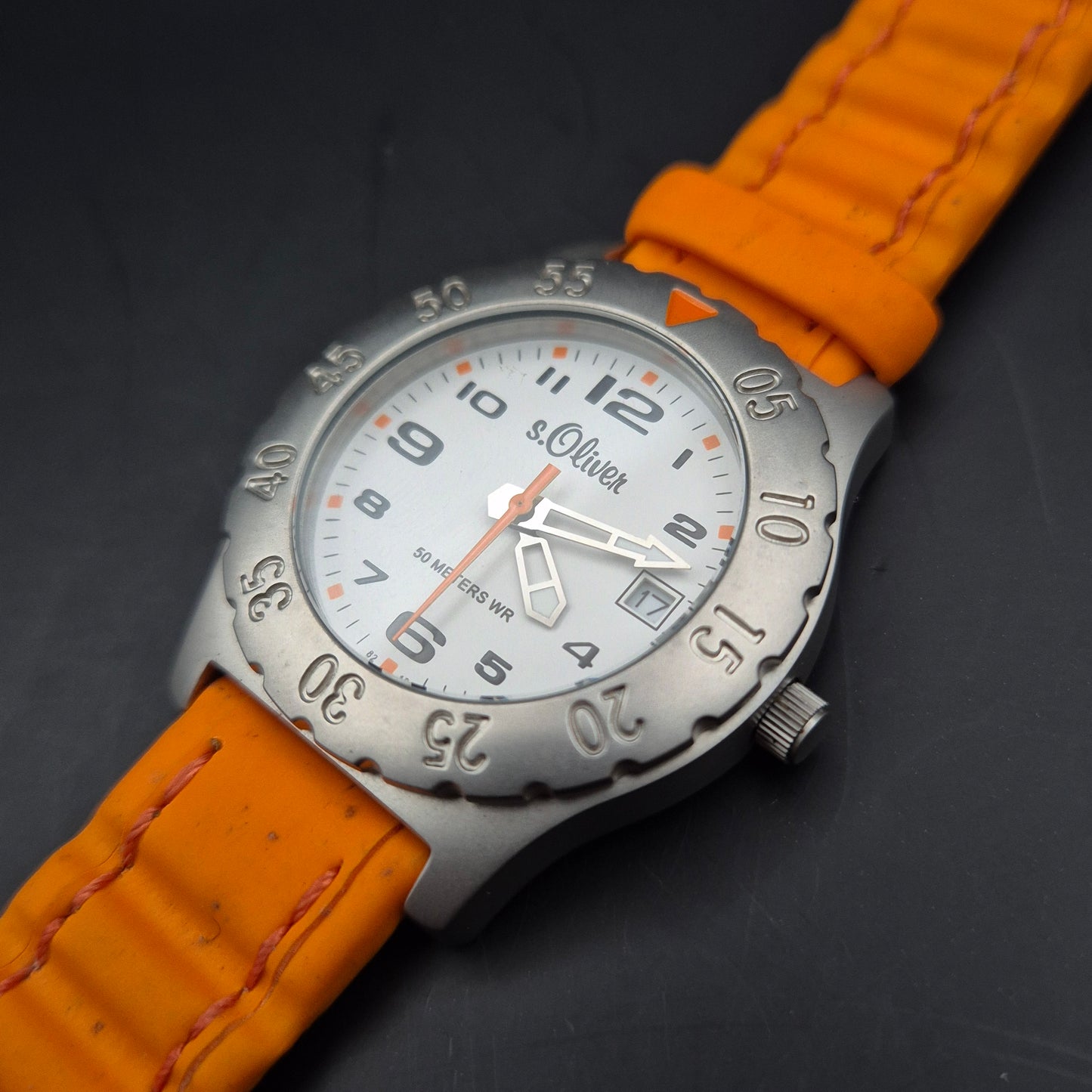Sportliche S. Oliver Unisex Uhr – Orange & Weiß mit Datum
