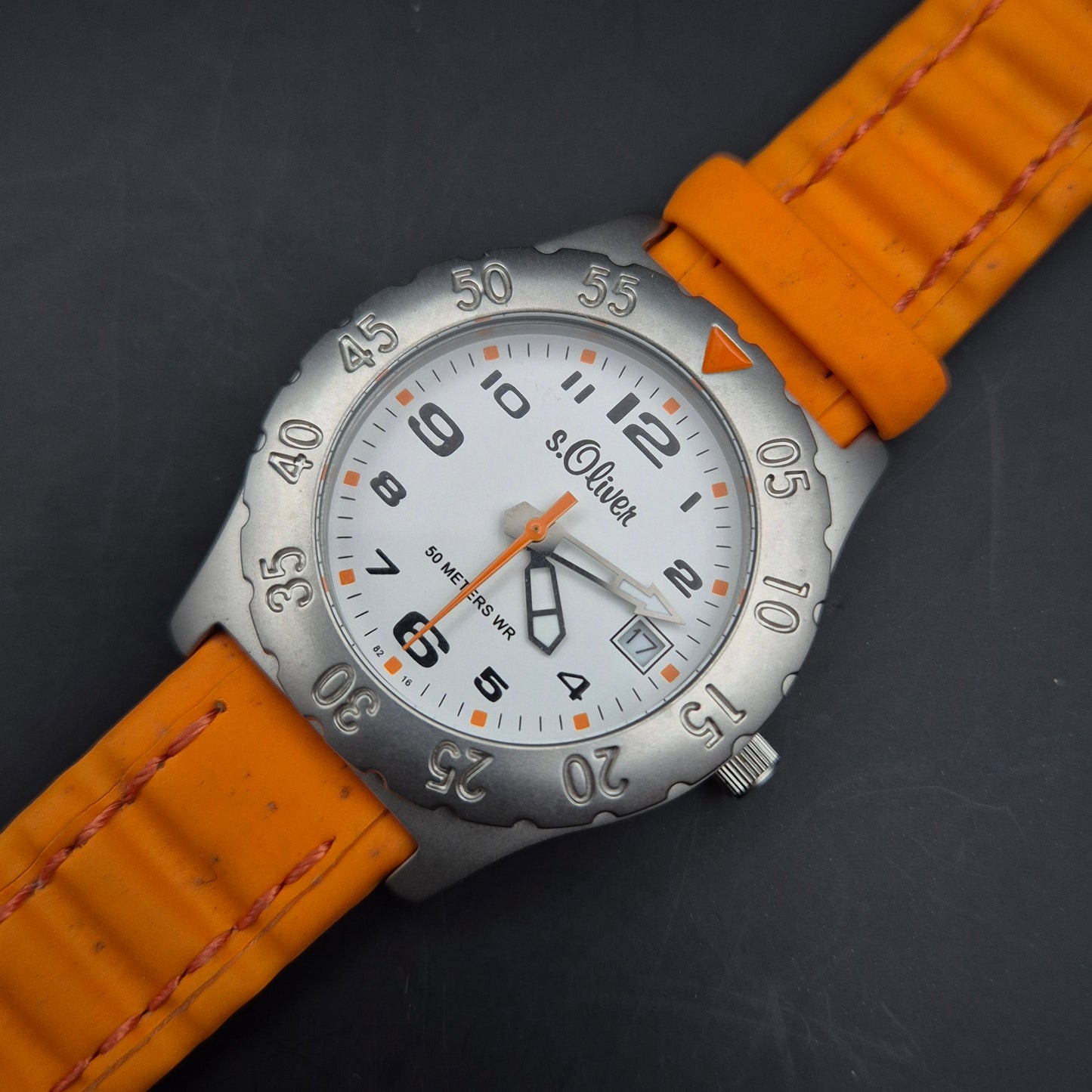 Sportliche S. Oliver Unisex Uhr – Orange & Weiß mit Datum
