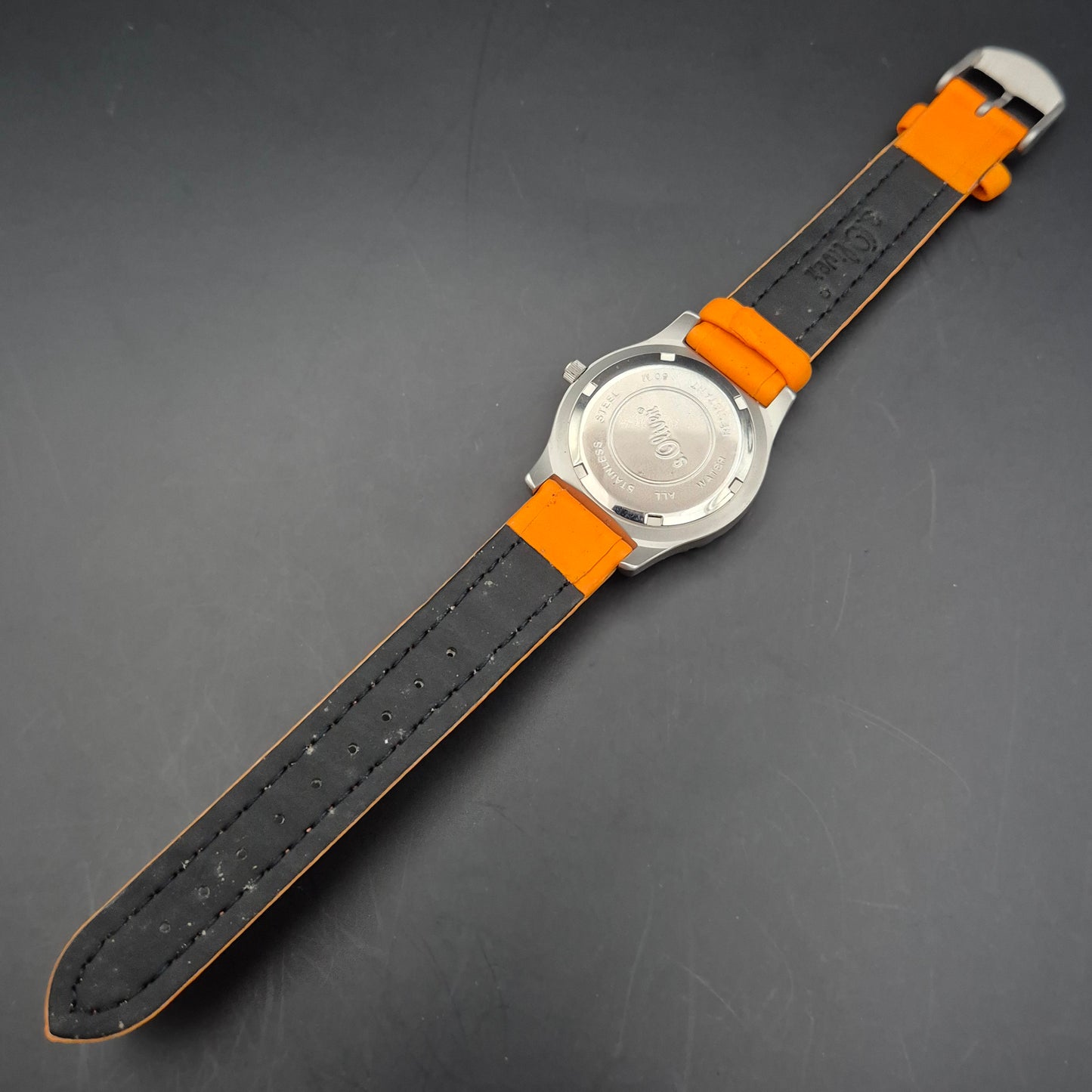 Sportliche S. Oliver Unisex Uhr – Orange & Weiß mit Datum