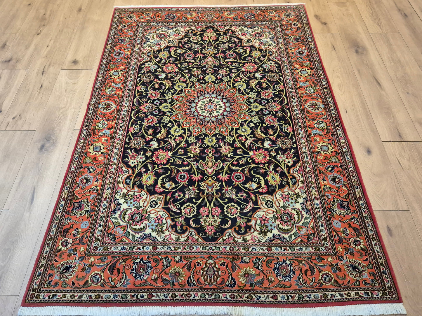 Ghom Teppich Korkwolle Medaillon feine Blumenornamente