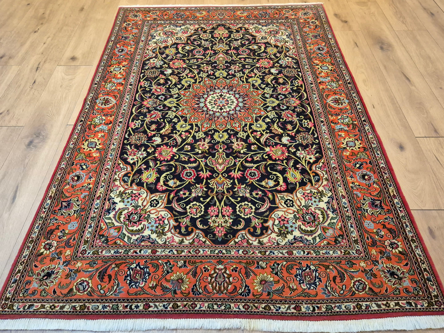 Ghom Teppich Korkwolle Medaillon feine Blumenornamente