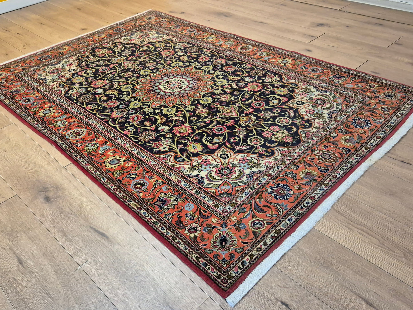 Ghom Teppich Korkwolle Medaillon feine Blumenornamente