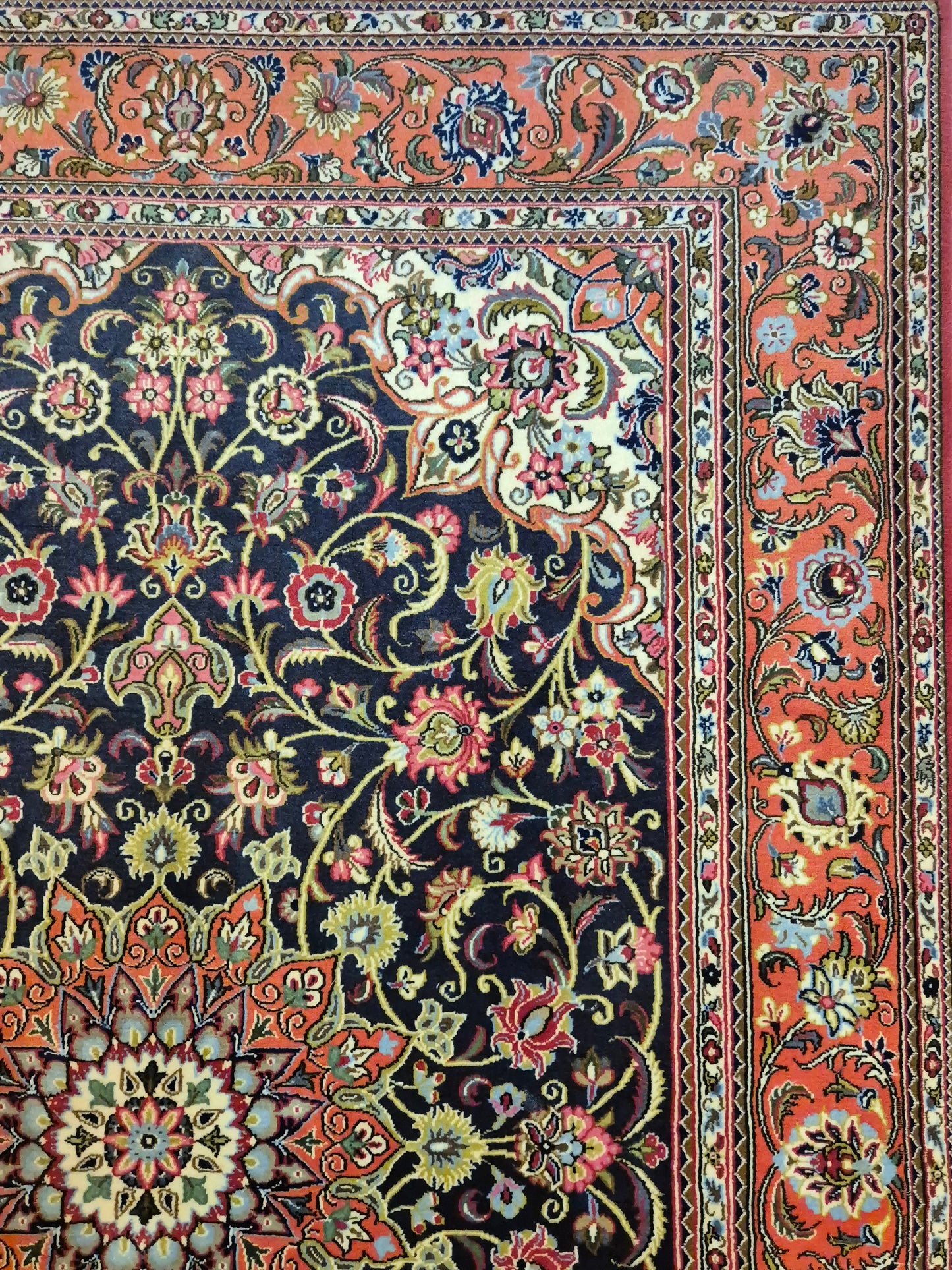 Ghom Teppich Korkwolle Medaillon feine Blumenornamente