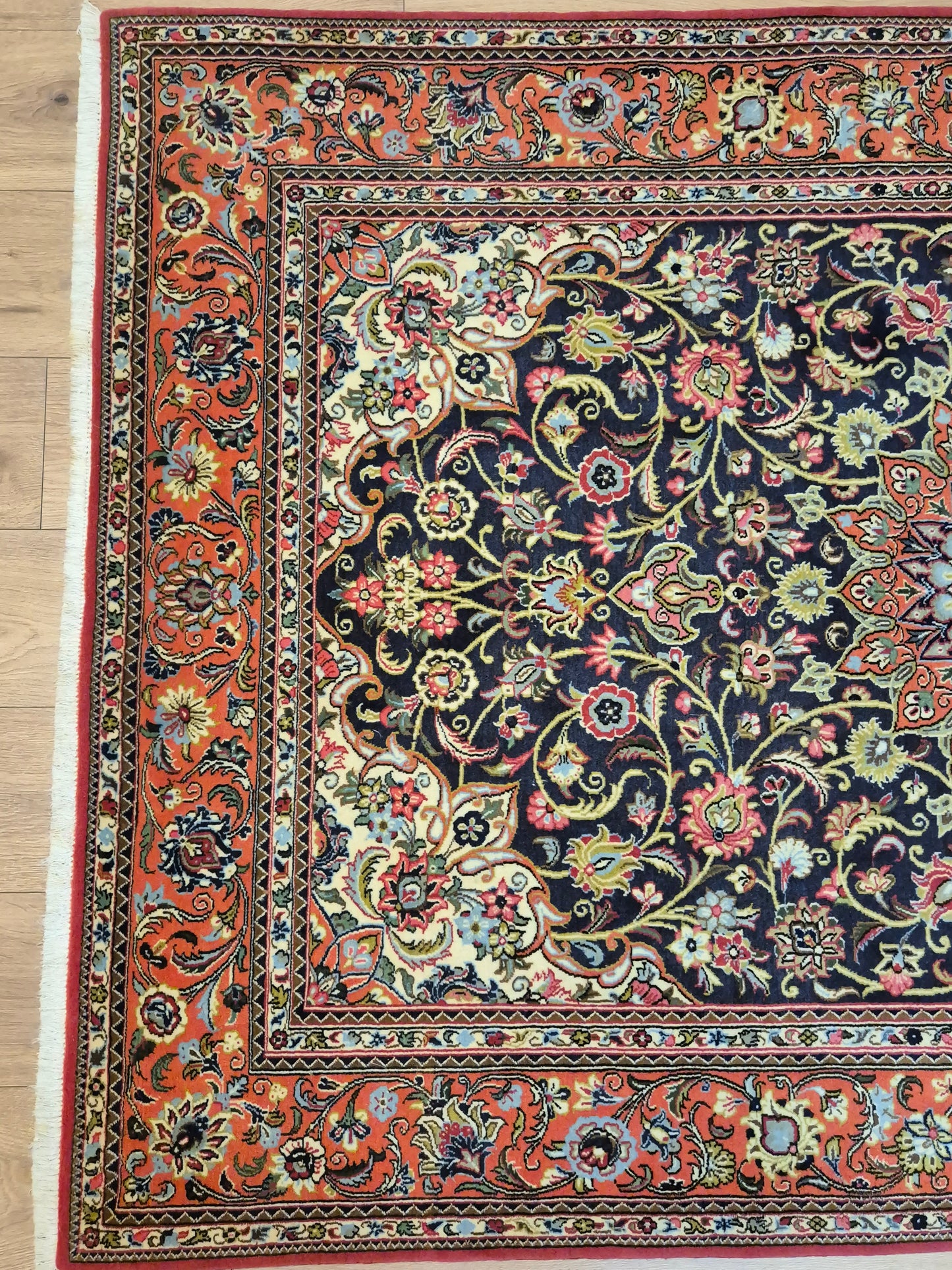 Ghom Teppich Korkwolle Medaillon feine Blumenornamente