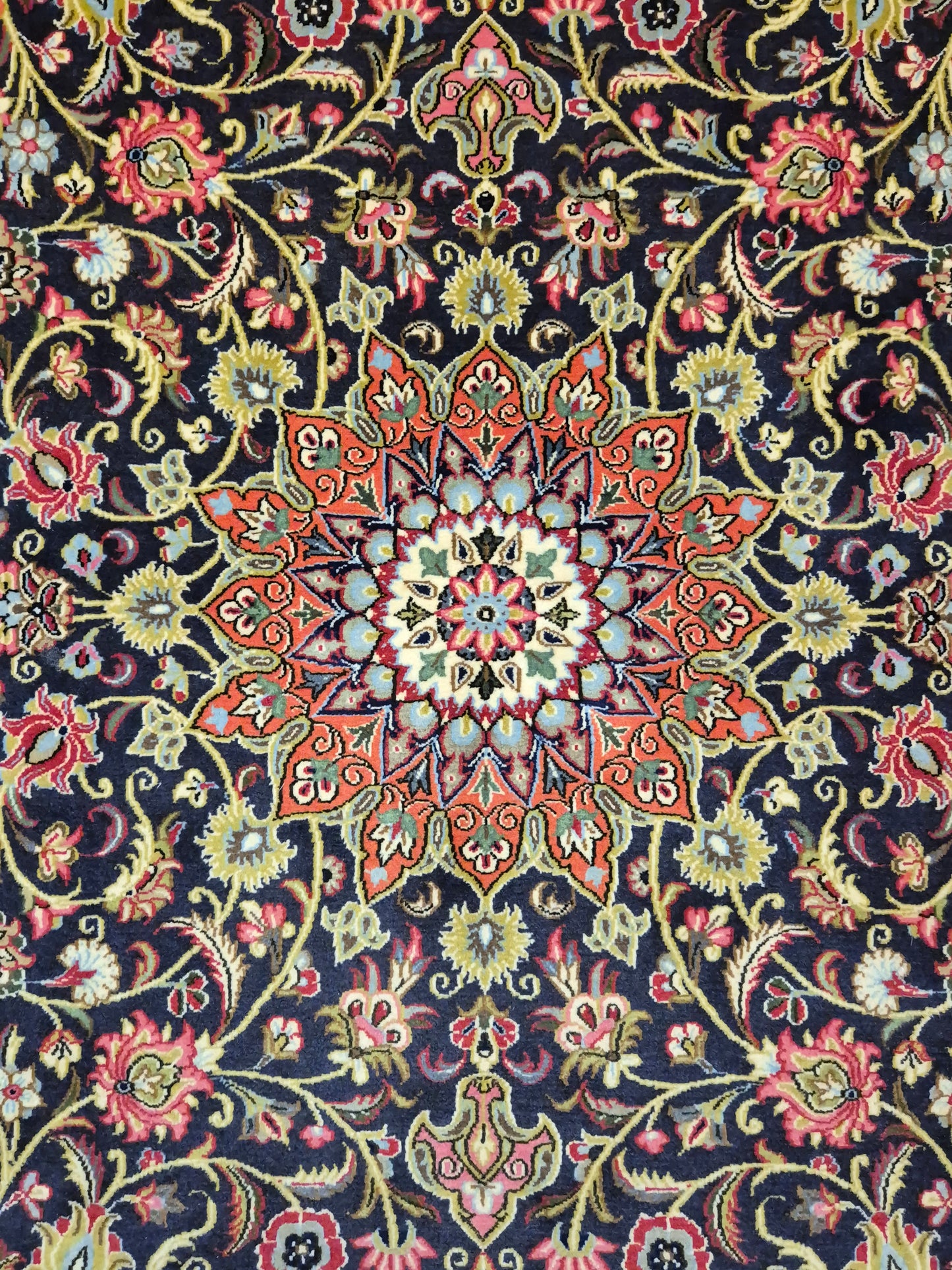 Ghom Teppich Korkwolle Medaillon feine Blumenornamente