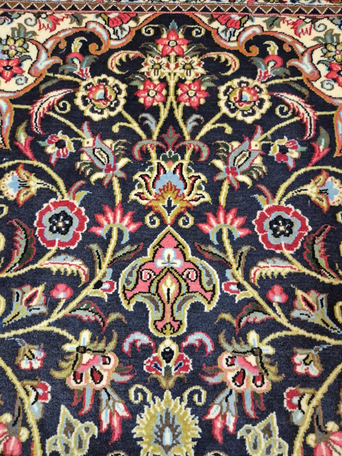 Ghom Teppich Korkwolle Medaillon feine Blumenornamente