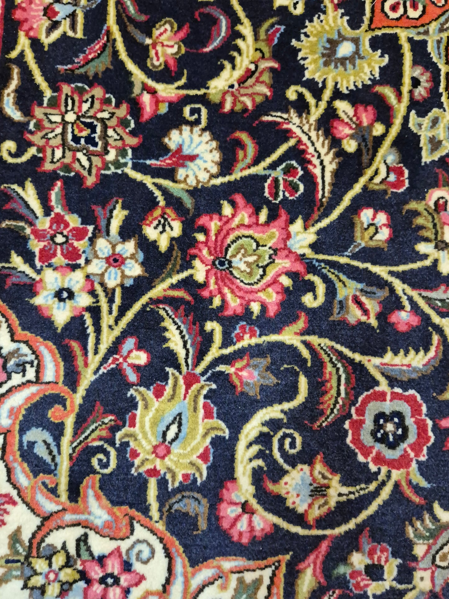 Ghom Teppich Korkwolle Medaillon feine Blumenornamente