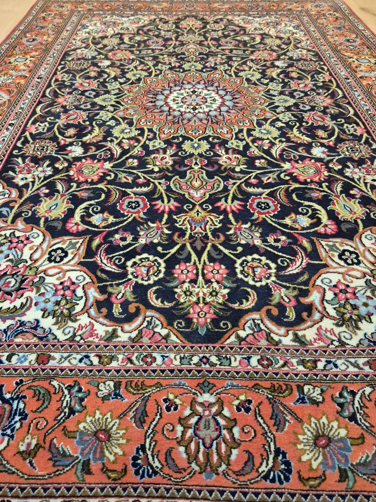 Ghom Teppich Korkwolle Medaillon feine Blumenornamente