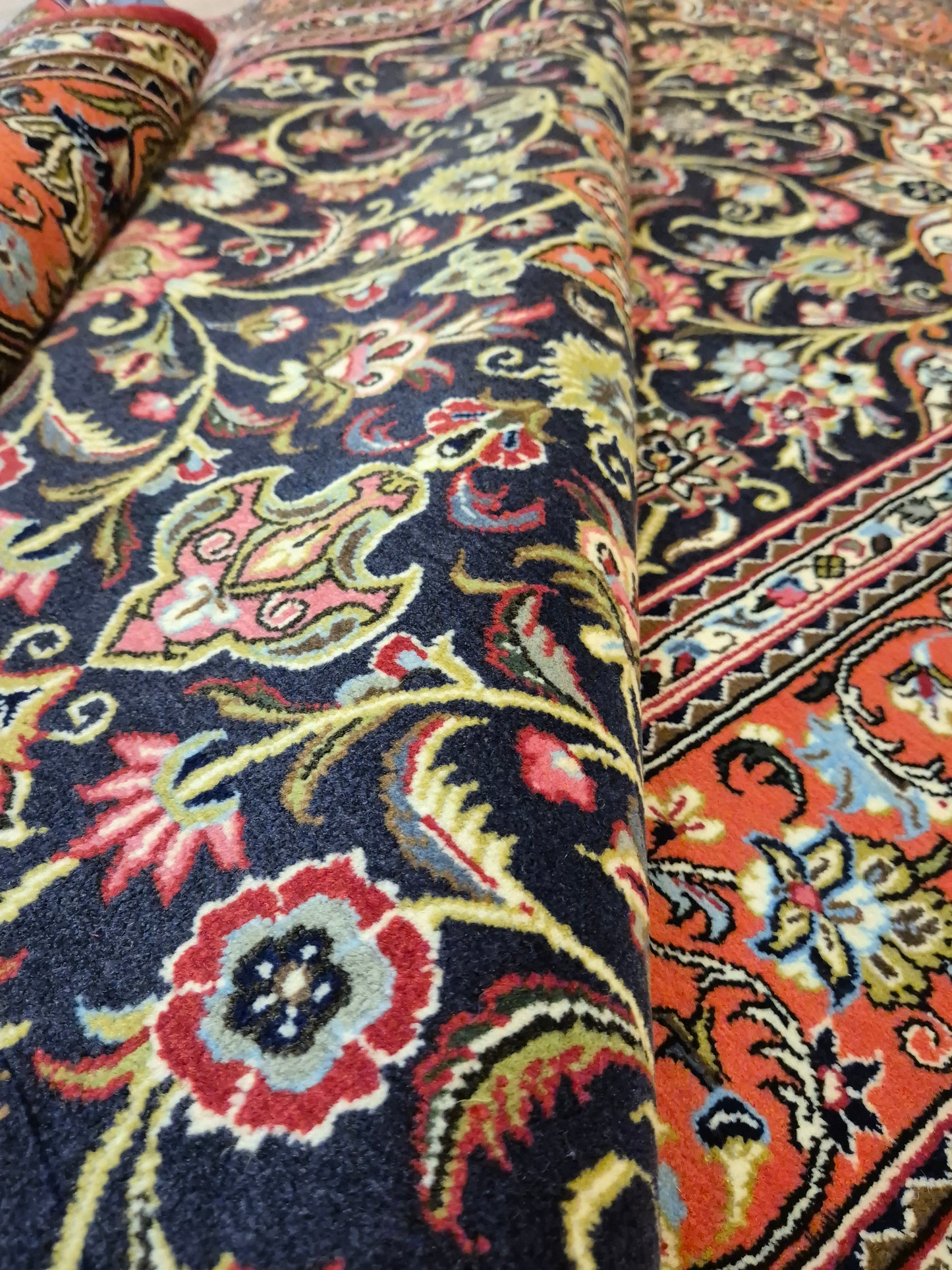 Ghom Teppich Korkwolle Medaillon feine Blumenornamente