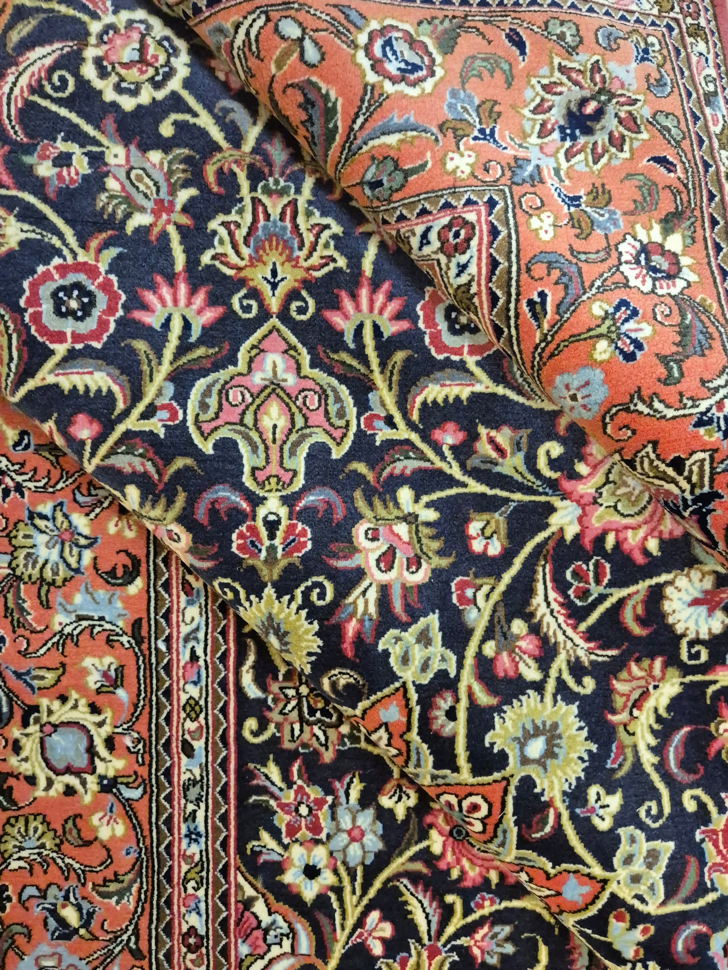 Ghom Teppich Korkwolle Medaillon feine Blumenornamente