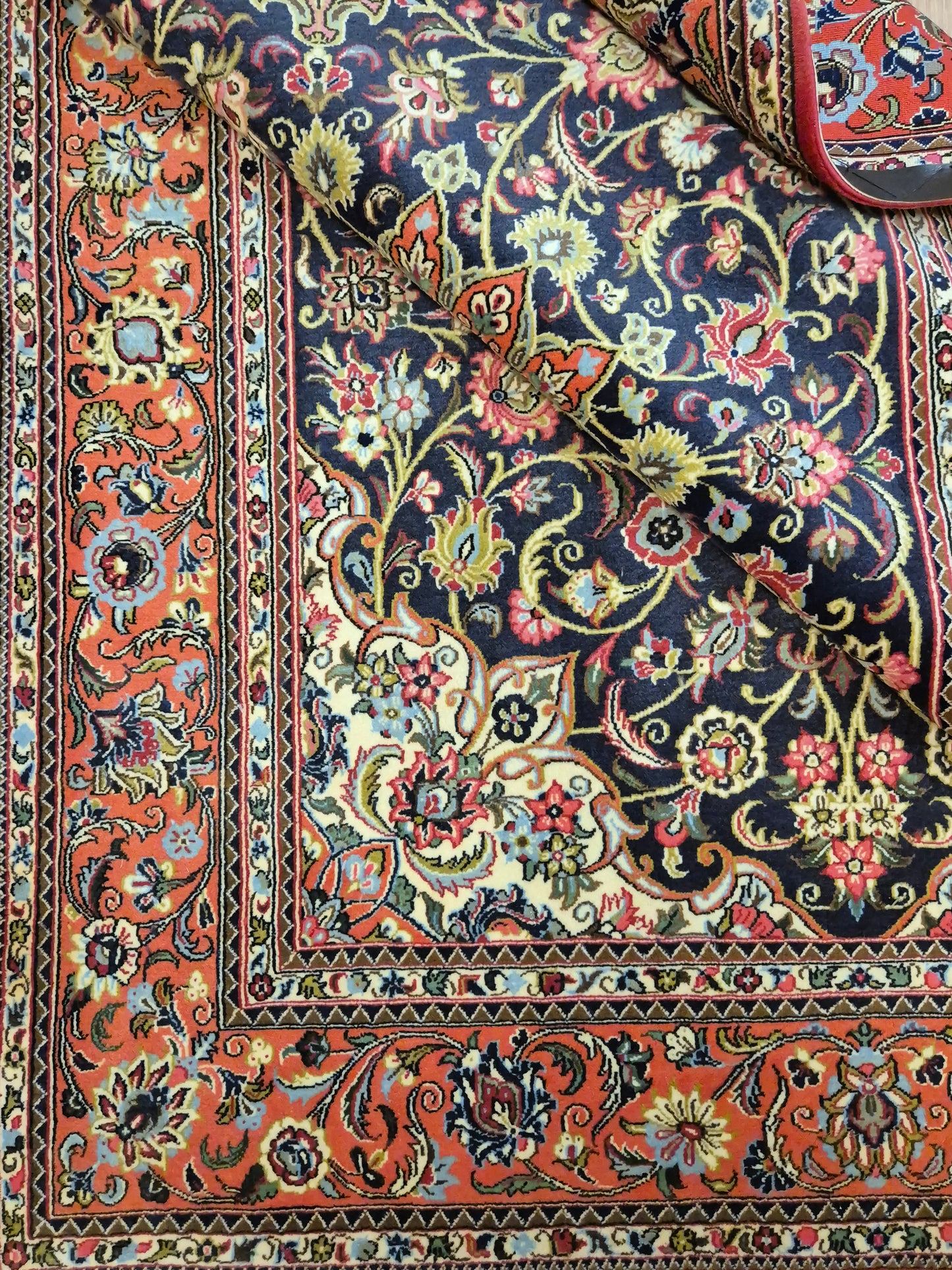 Ghom Teppich Korkwolle Medaillon feine Blumenornamente