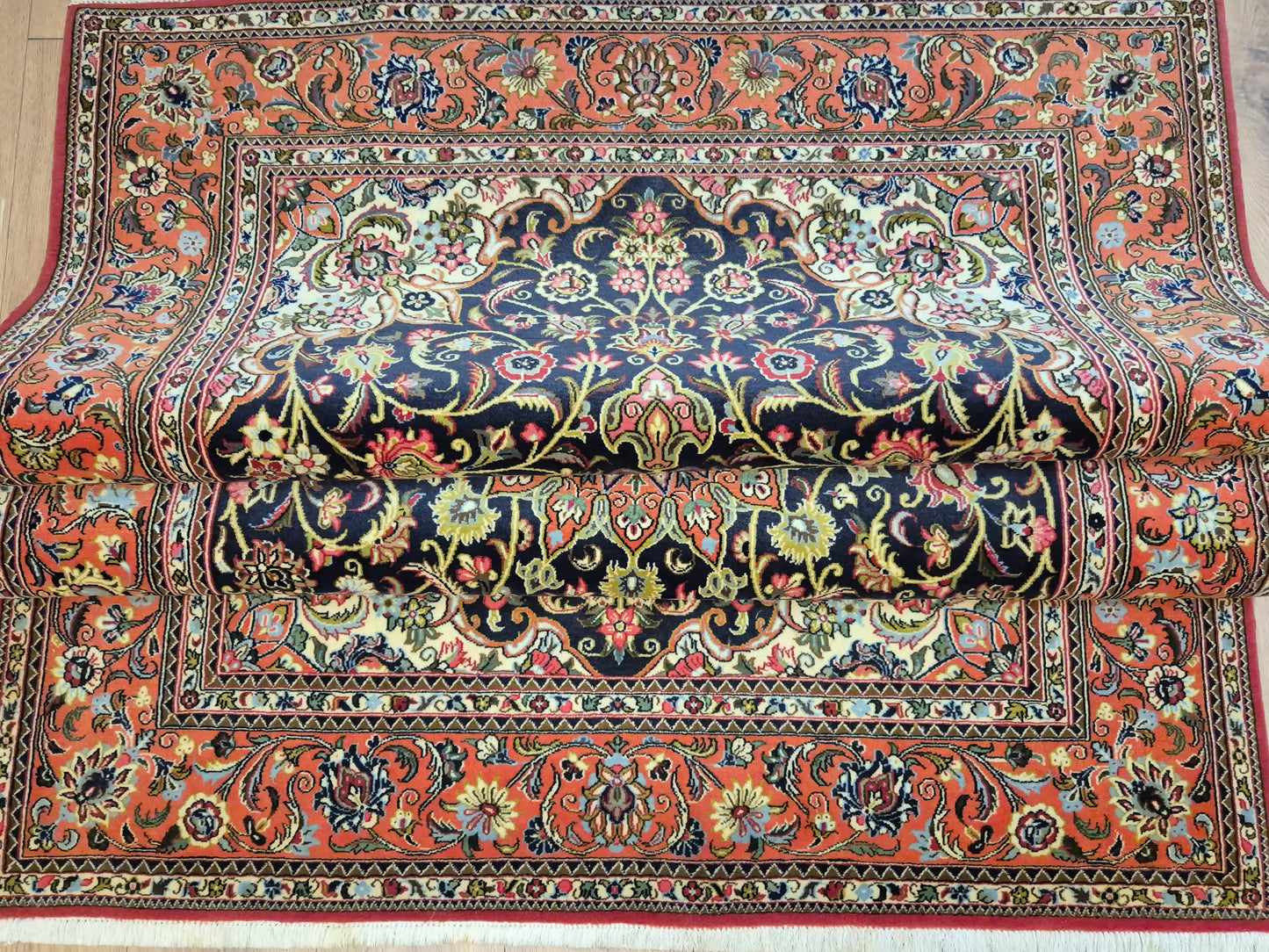 Ghom Teppich Korkwolle Medaillon feine Blumenornamente