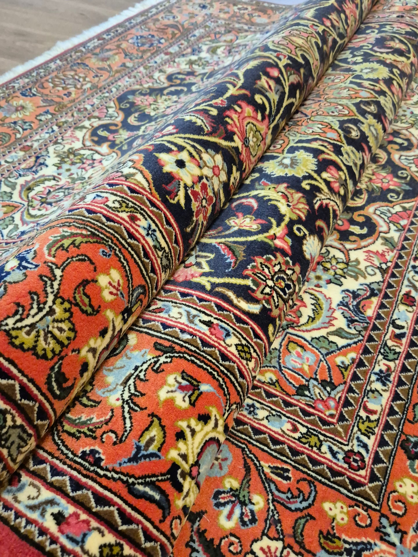 Ghom Teppich Korkwolle Medaillon feine Blumenornamente