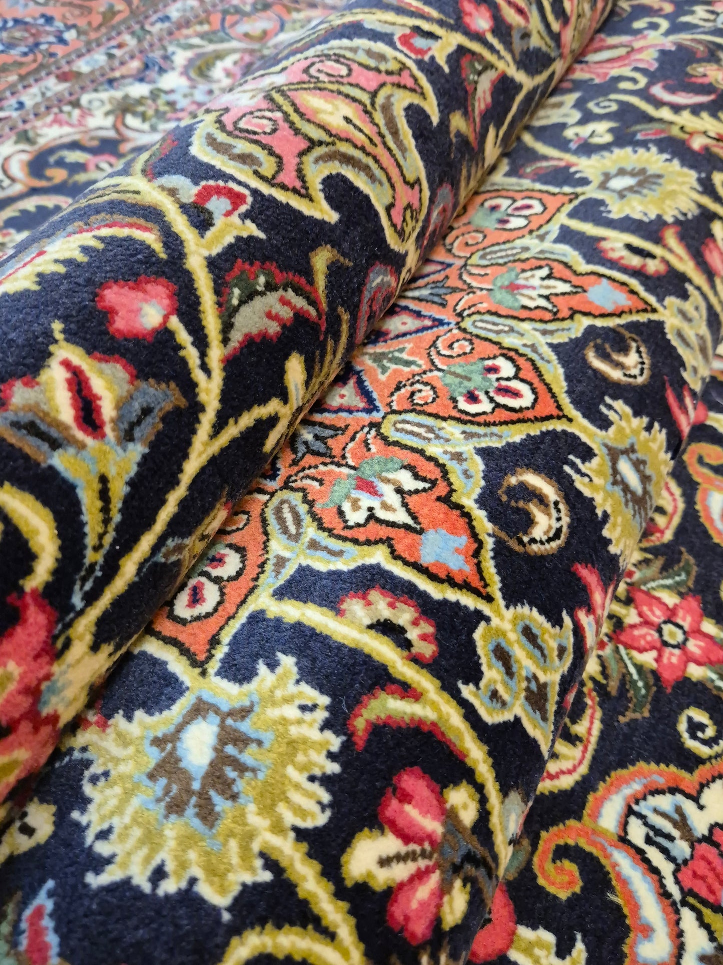 Ghom Teppich Korkwolle Medaillon feine Blumenornamente