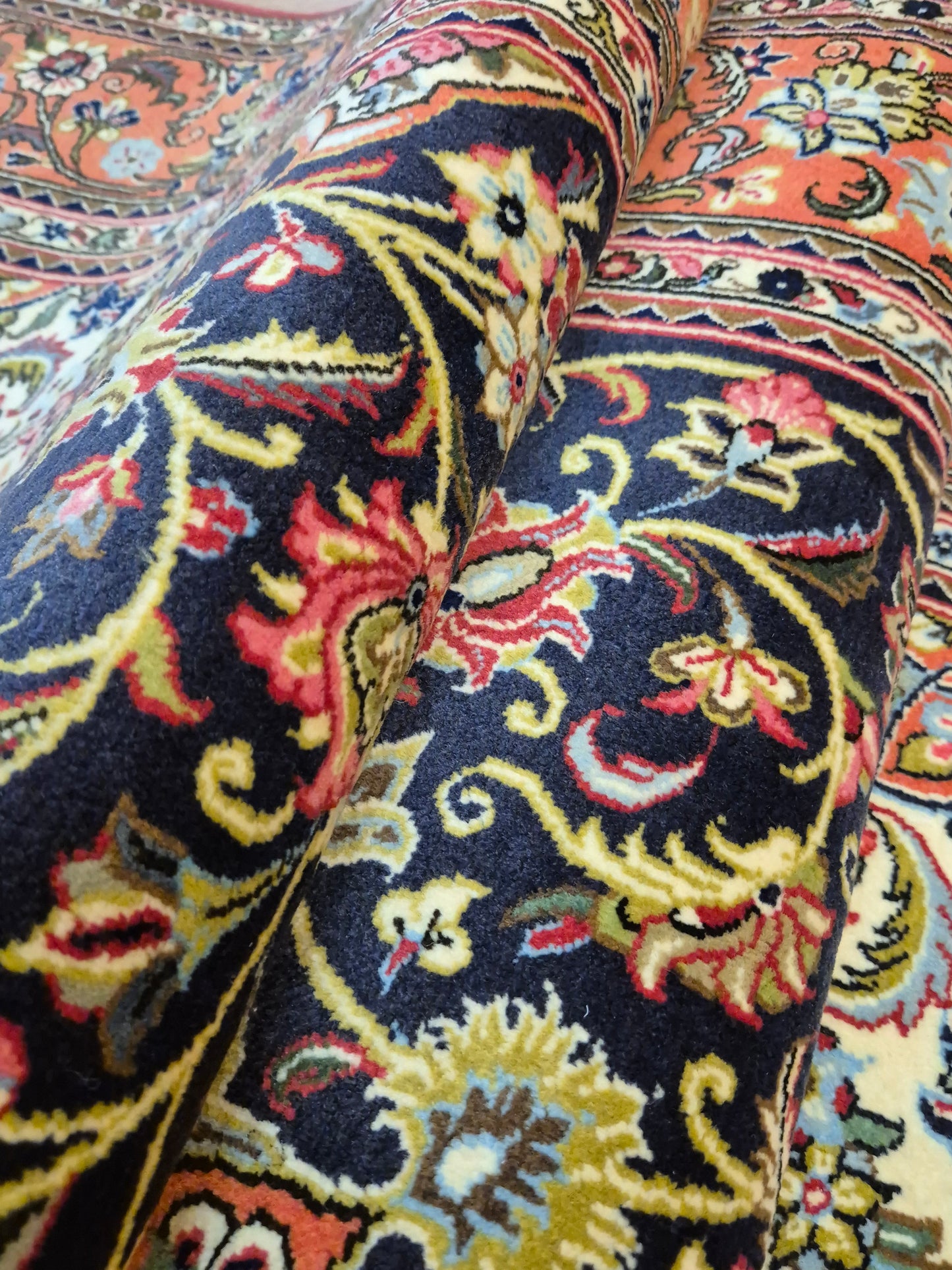 Ghom Teppich Korkwolle Medaillon feine Blumenornamente