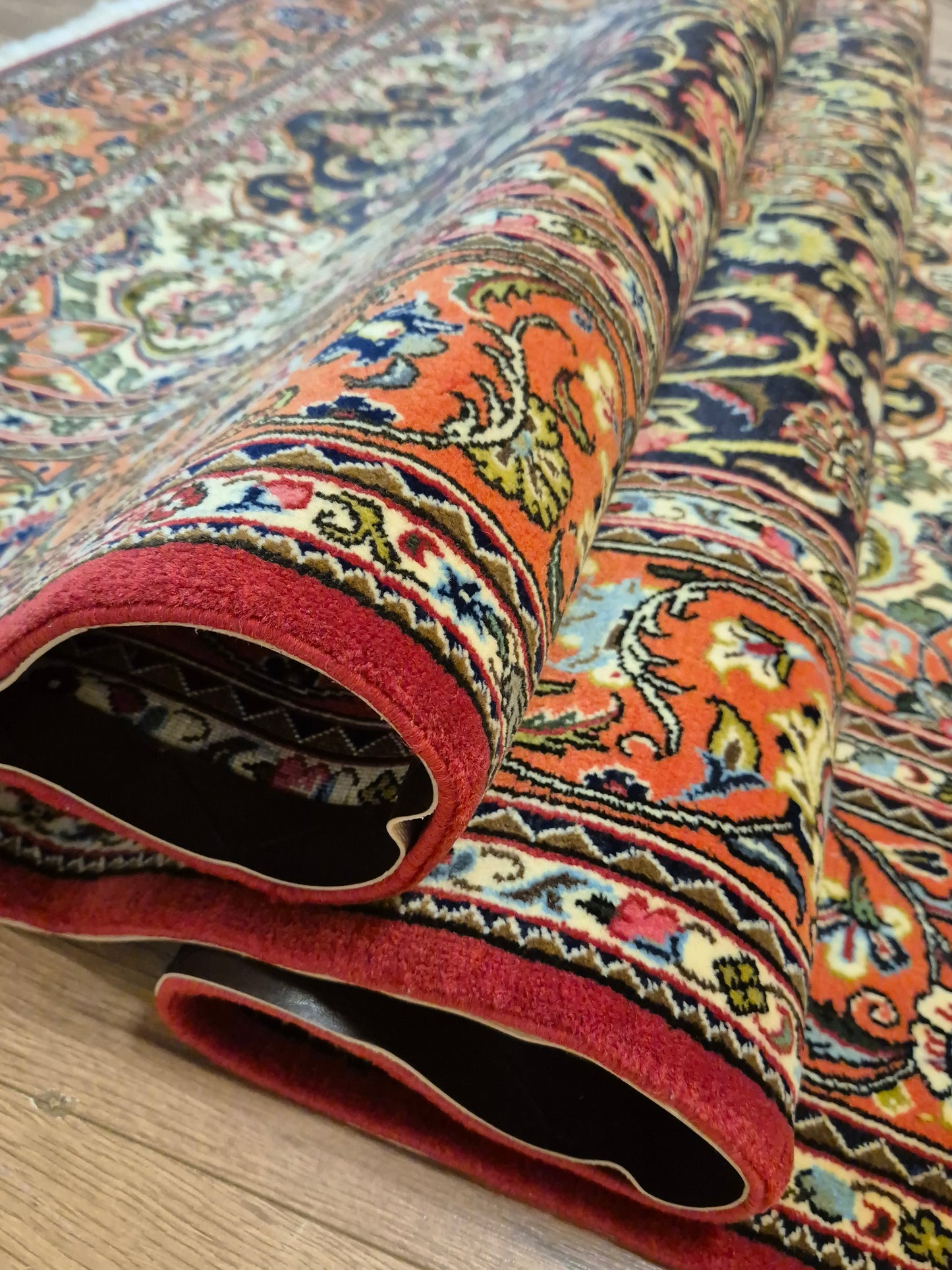 Ghom Teppich Korkwolle Medaillon feine Blumenornamente