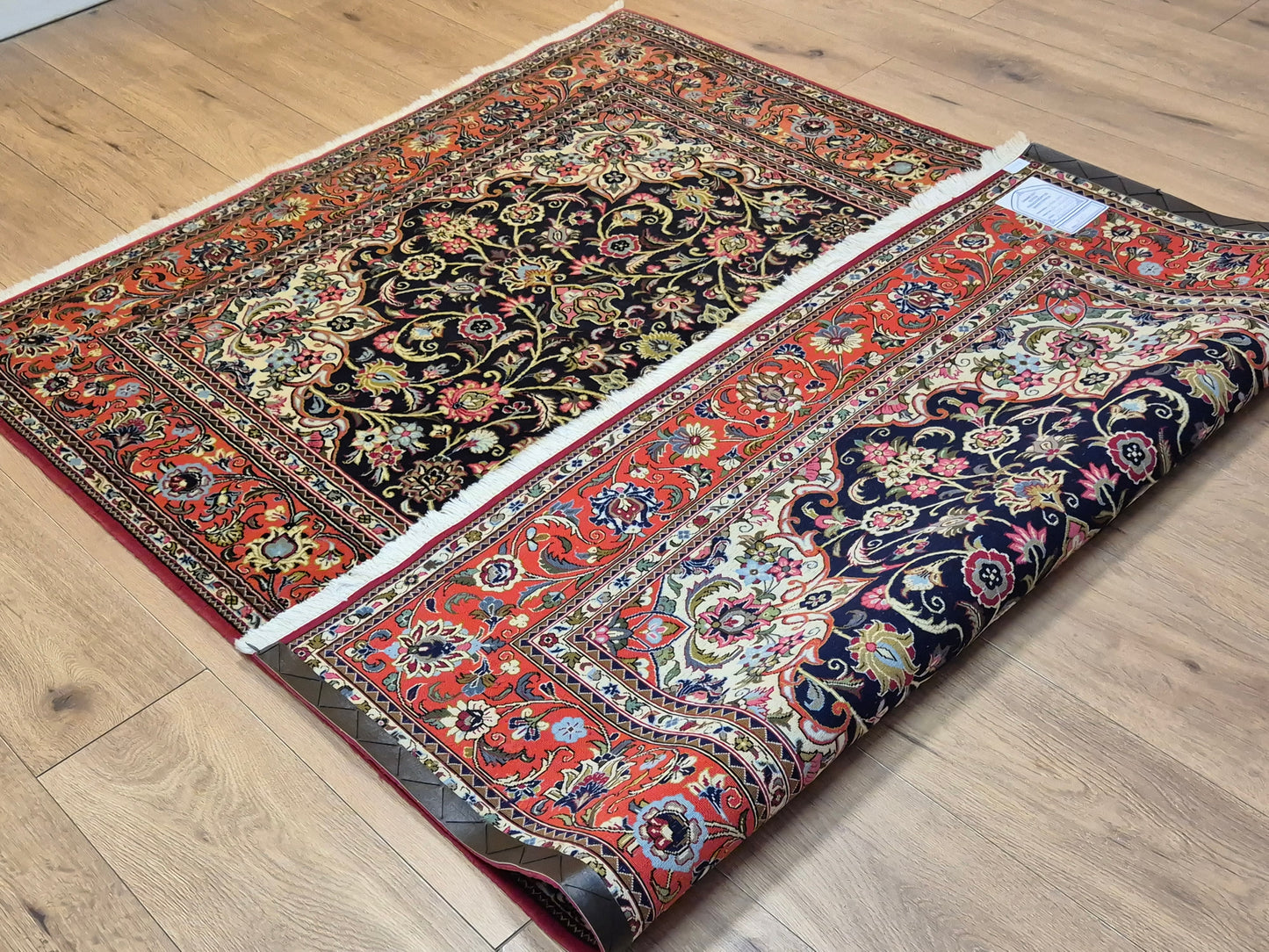 Ghom Teppich Korkwolle Medaillon feine Blumenornamente