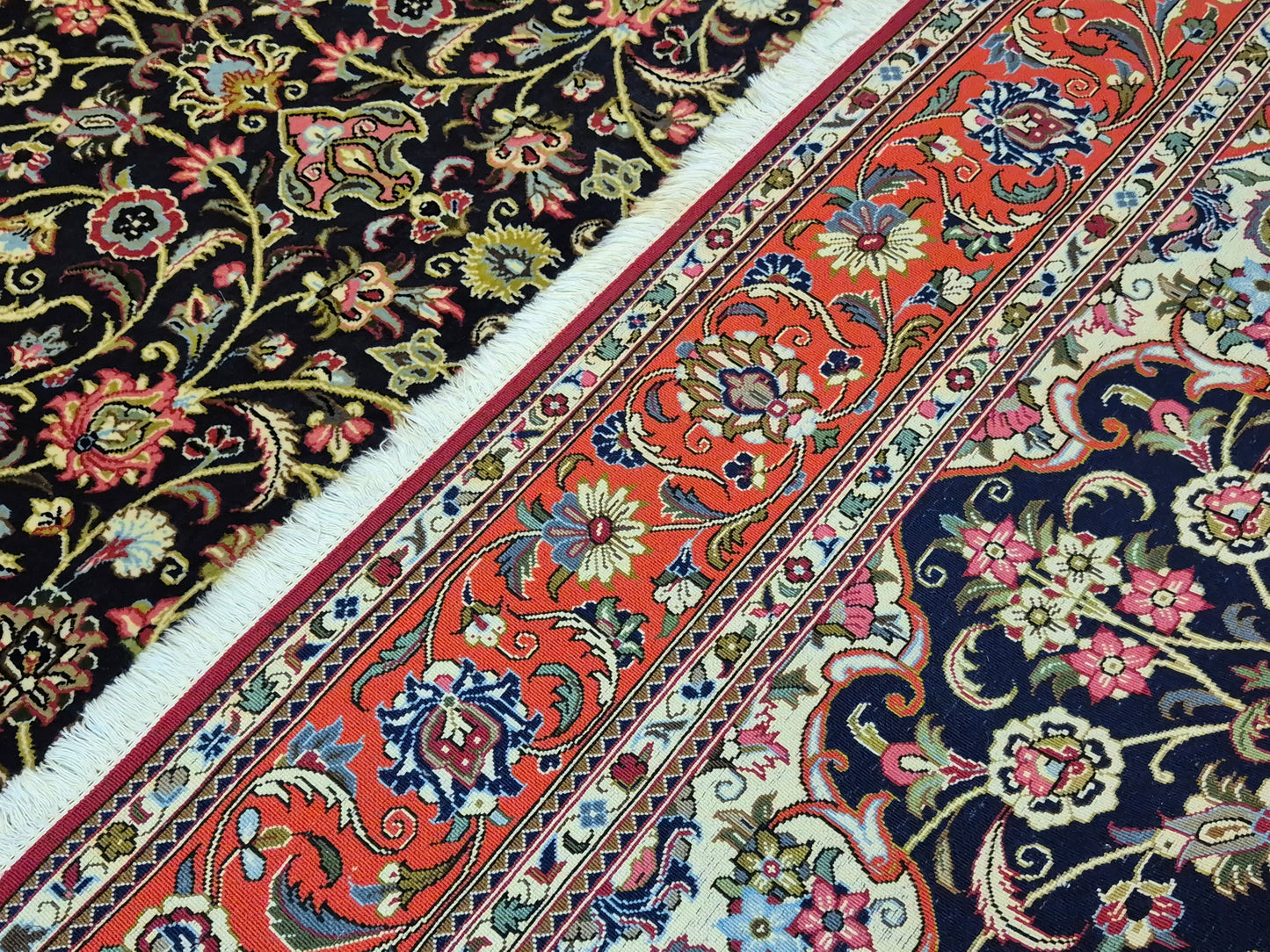 Ghom Teppich Korkwolle Medaillon feine Blumenornamente