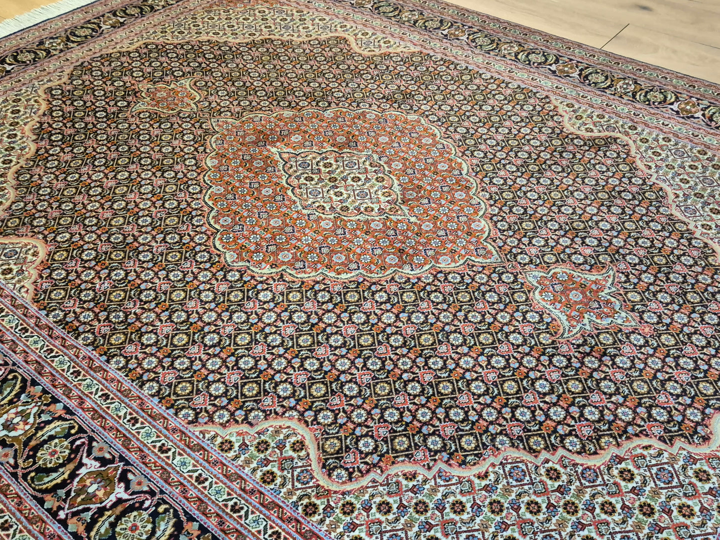 Täbriz Teppich Korkwolle mit Seide Medaillon feine Knüpfung