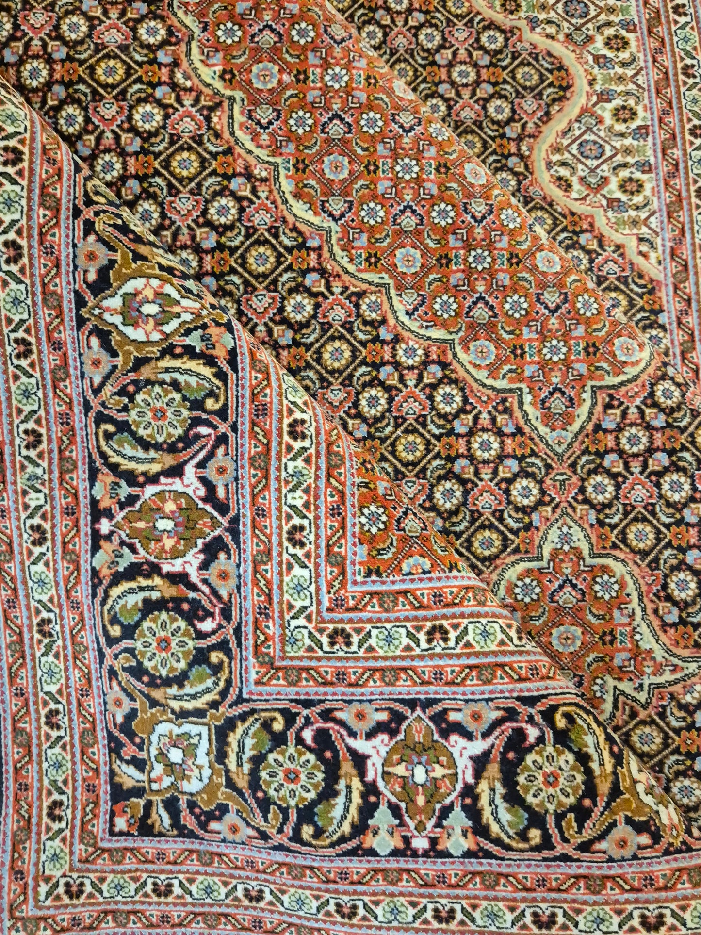 Täbriz Teppich Korkwolle mit Seide Medaillon feine Knüpfung