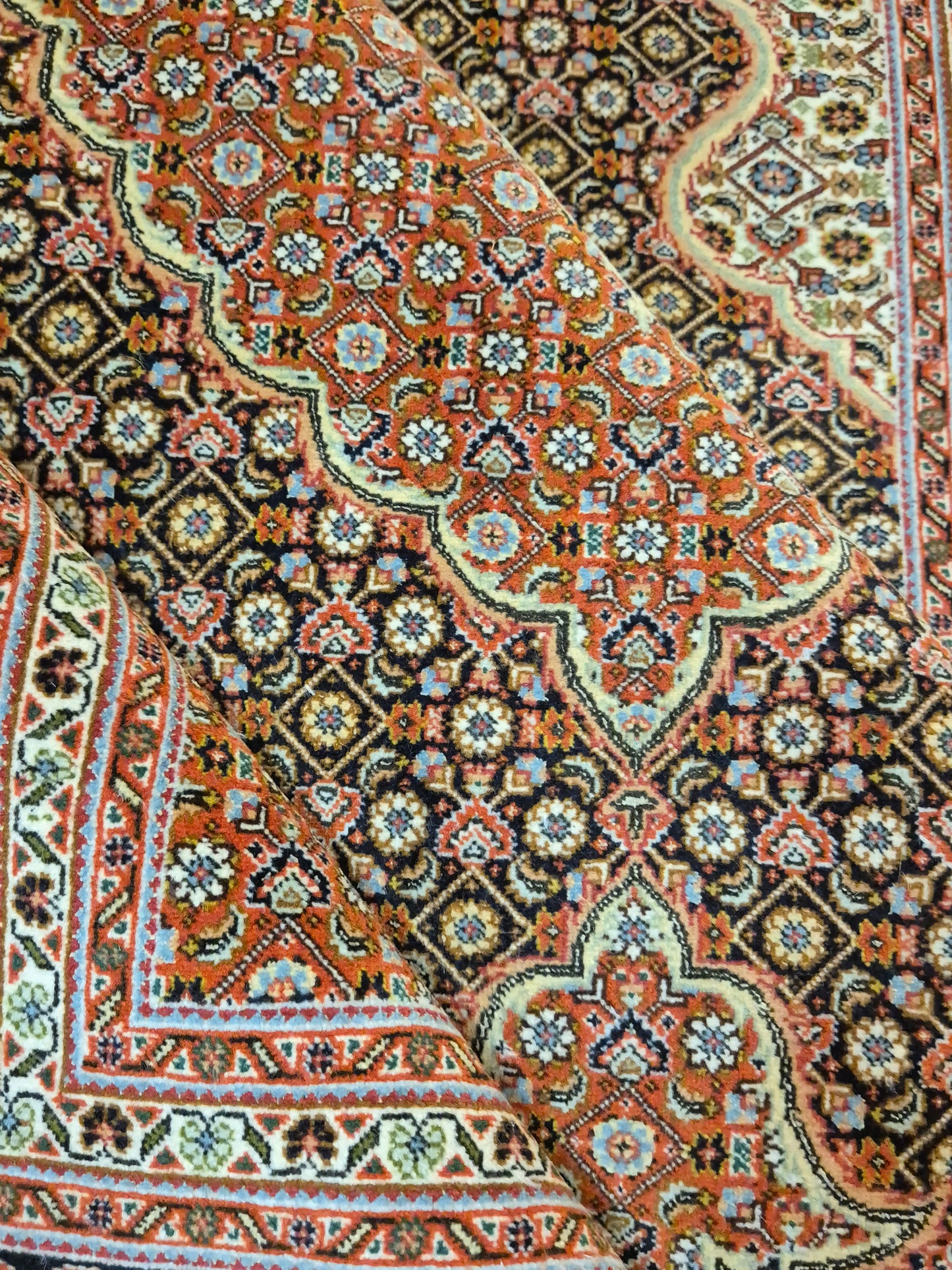 Täbriz Teppich Korkwolle mit Seide Medaillon feine Knüpfung