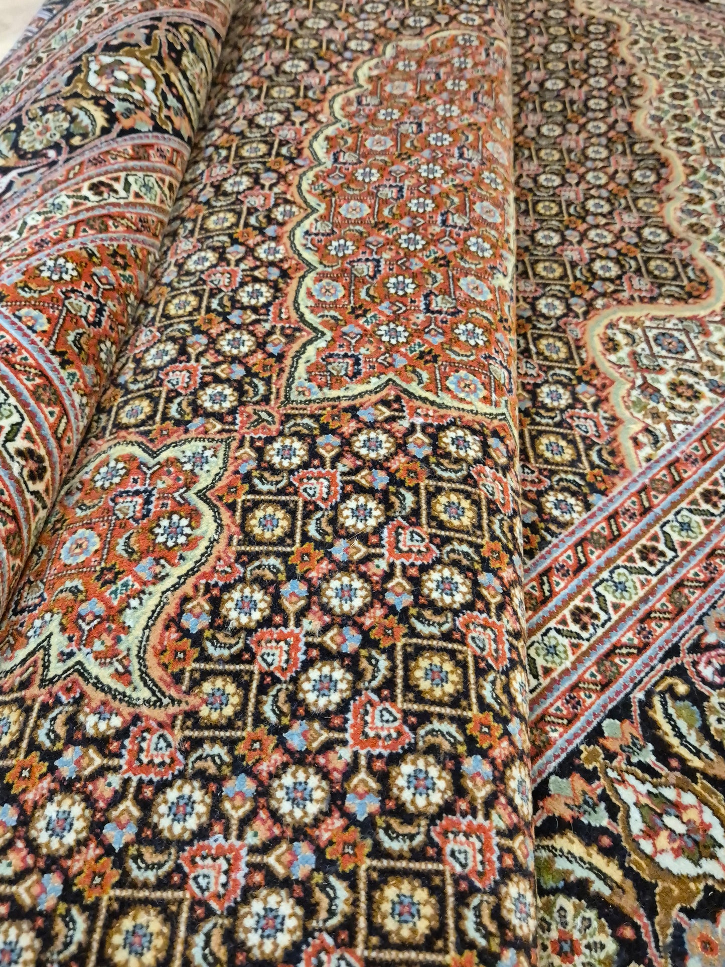 Täbriz Teppich Korkwolle mit Seide Medaillon feine Knüpfung