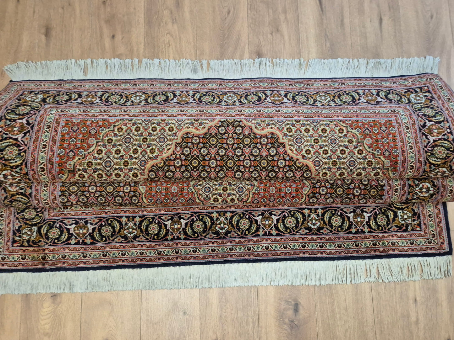 Täbriz Teppich Korkwolle mit Seide Medaillon feine Knüpfung