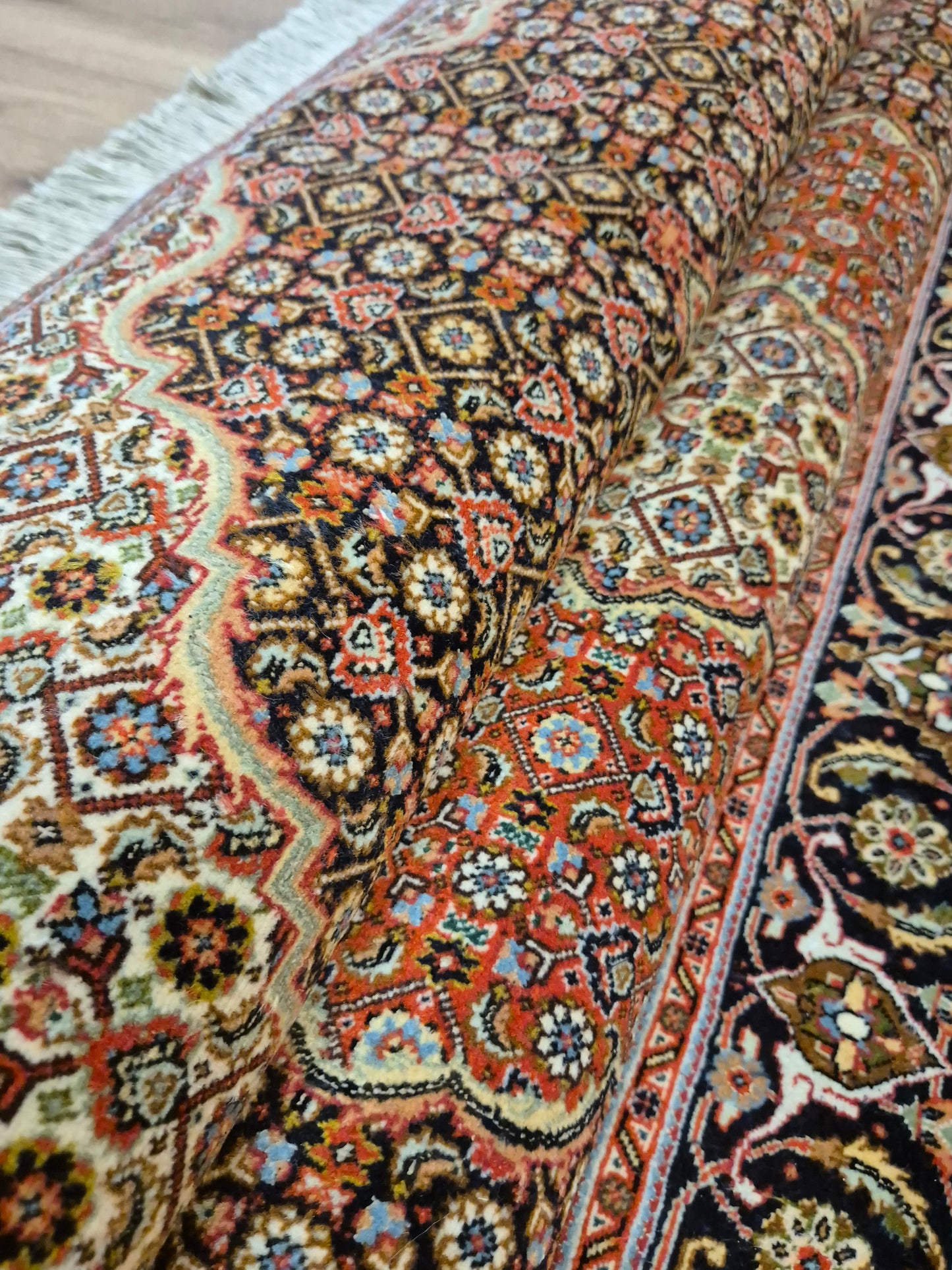 Täbriz Teppich Korkwolle mit Seide Medaillon feine Knüpfung