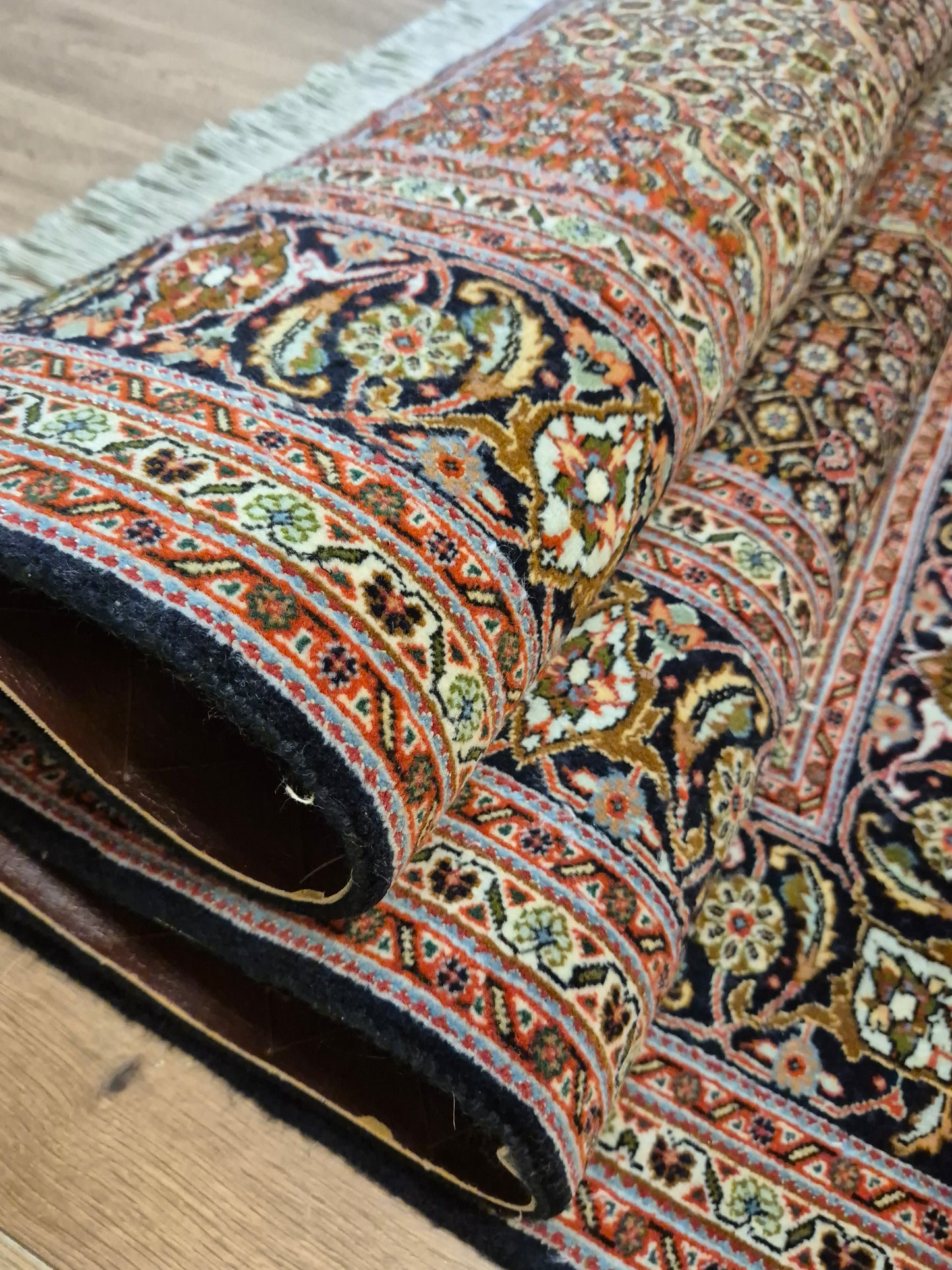 Täbriz Teppich Korkwolle mit Seide Medaillon feine Knüpfung