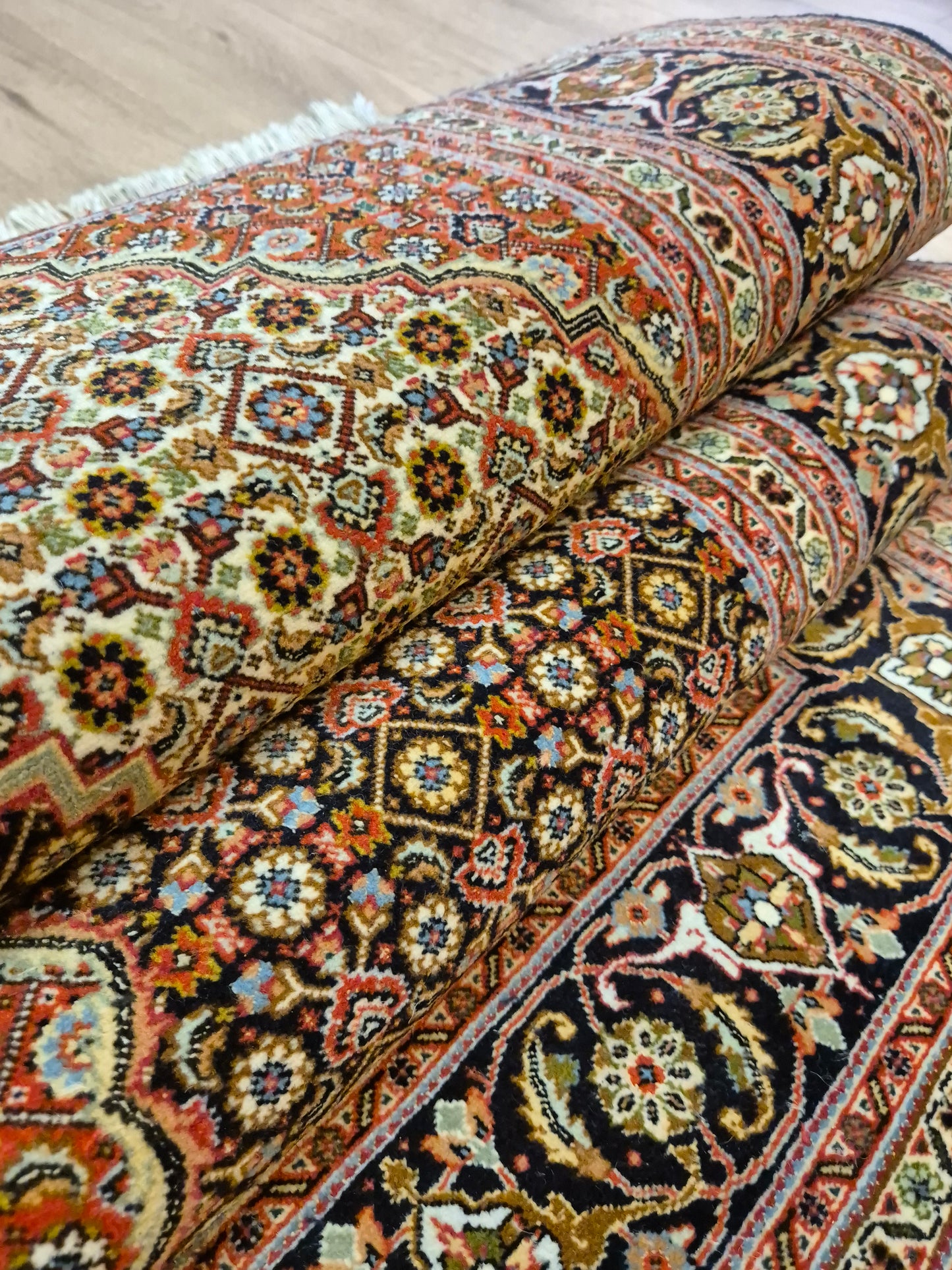 Täbriz Teppich Korkwolle mit Seide Medaillon feine Knüpfung