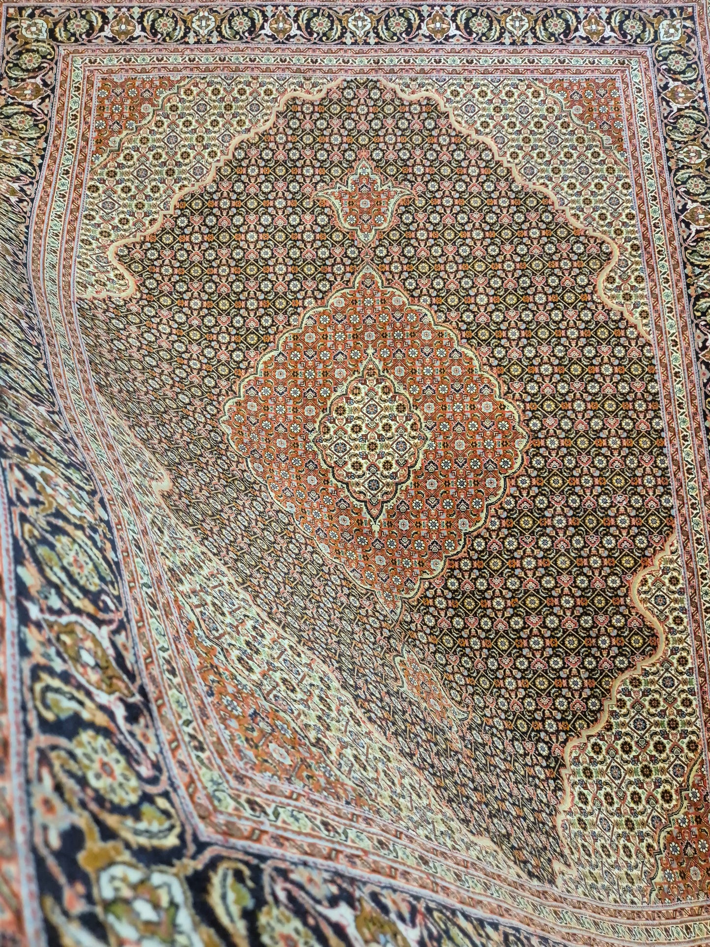 Täbriz Teppich Korkwolle mit Seide Medaillon feine Knüpfung