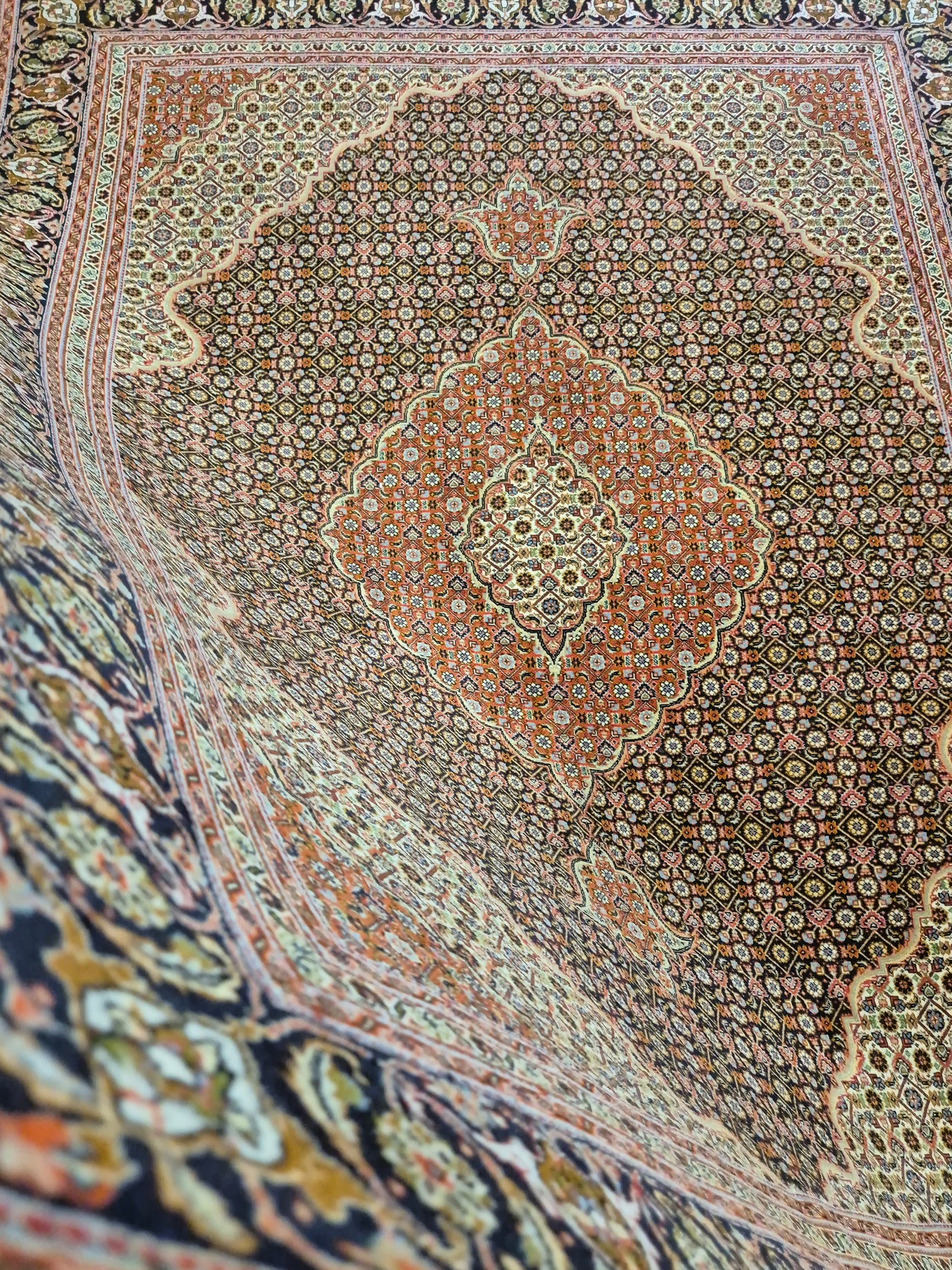 Täbriz Teppich Korkwolle mit Seide Medaillon feine Knüpfung