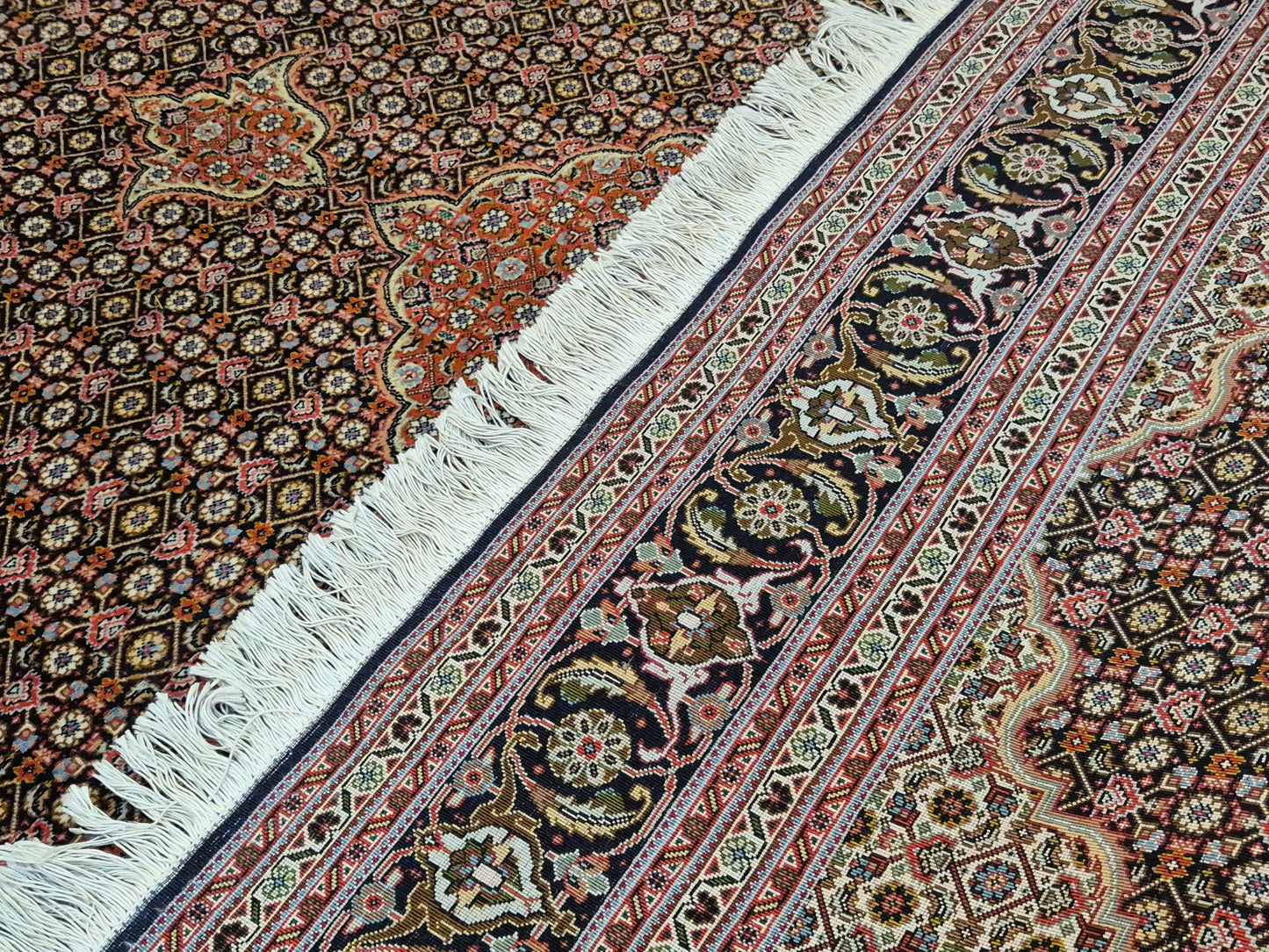 Täbriz Teppich Korkwolle mit Seide Medaillon feine Knüpfung