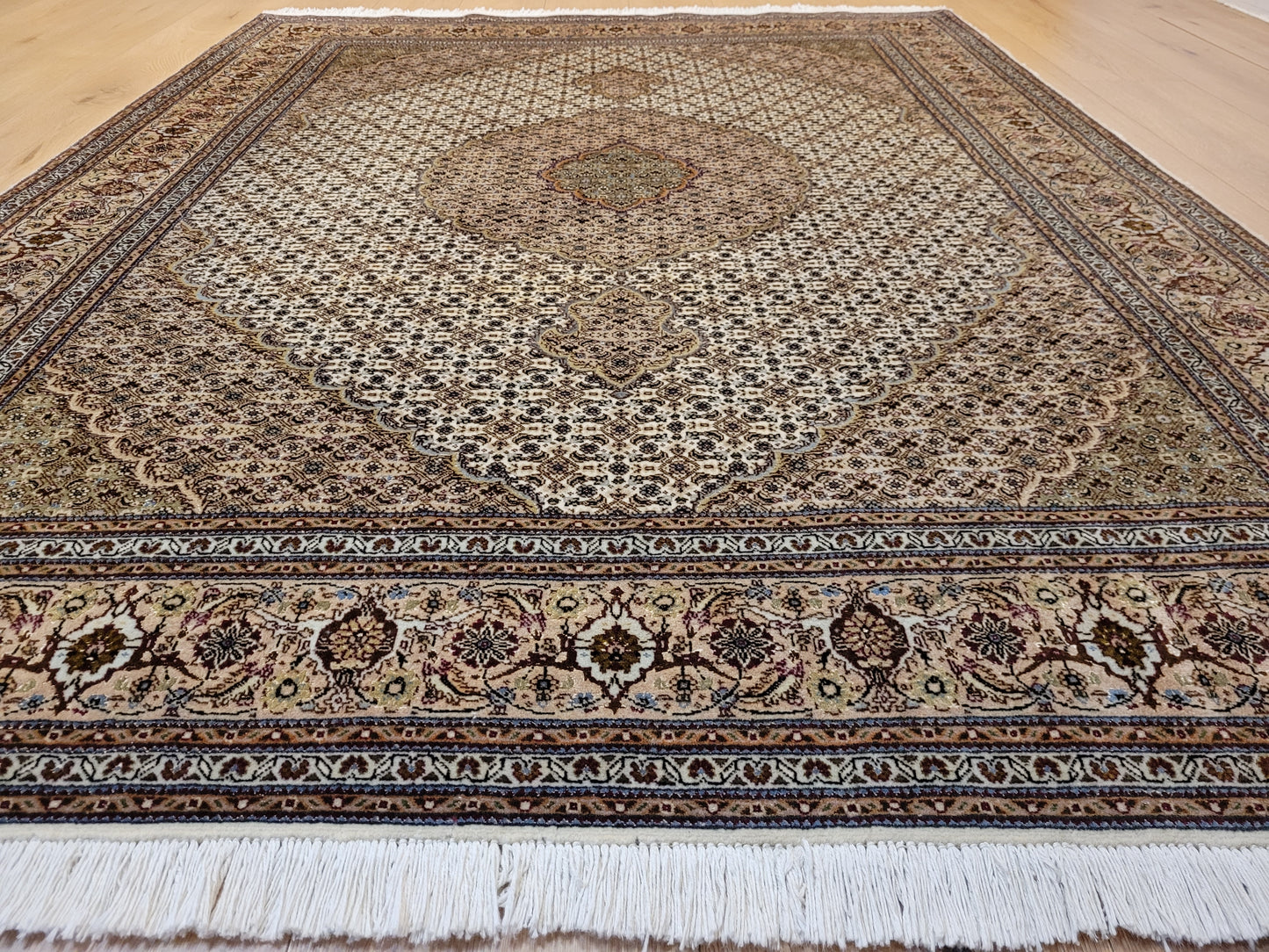 Täbriz Teppich Korkwolle Seide feine Knüpfung