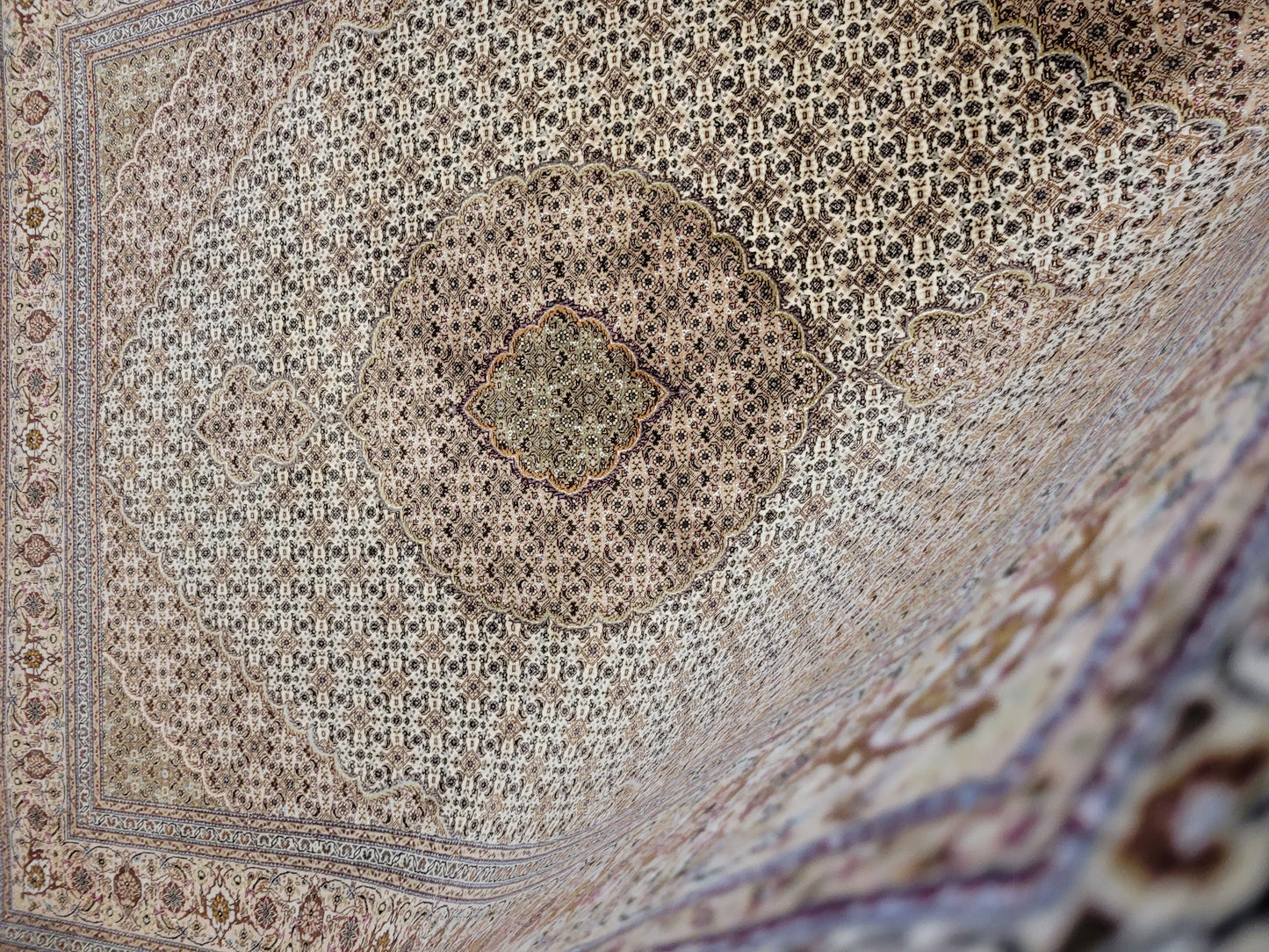 Täbriz Teppich Korkwolle Seide feine Knüpfung