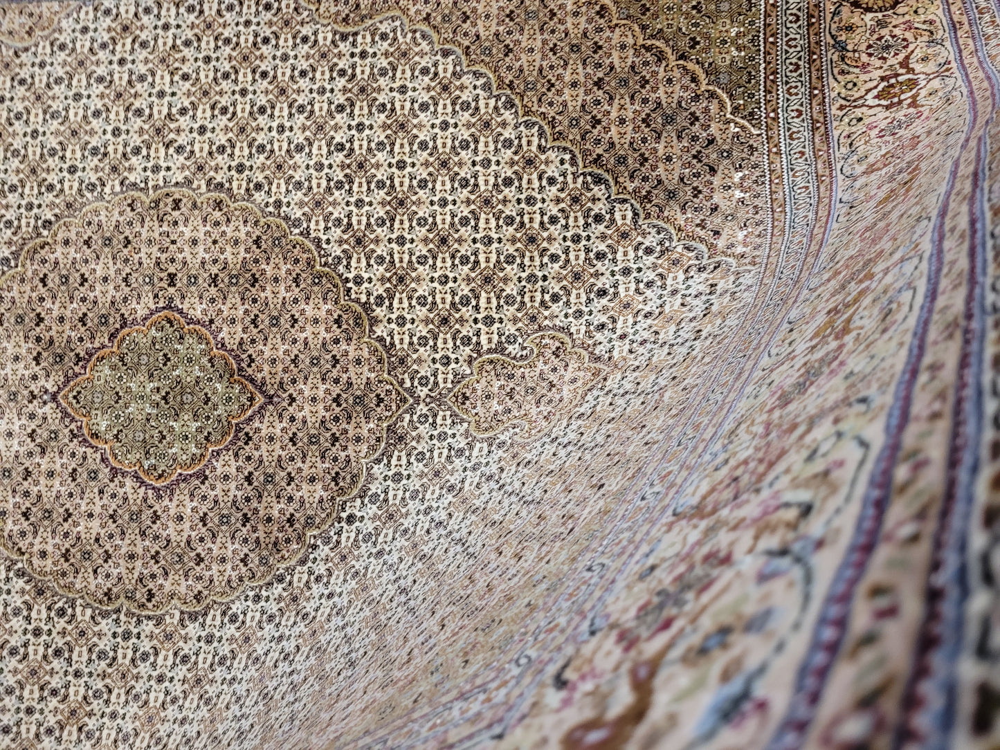 Täbriz Teppich Korkwolle Seide feine Knüpfung