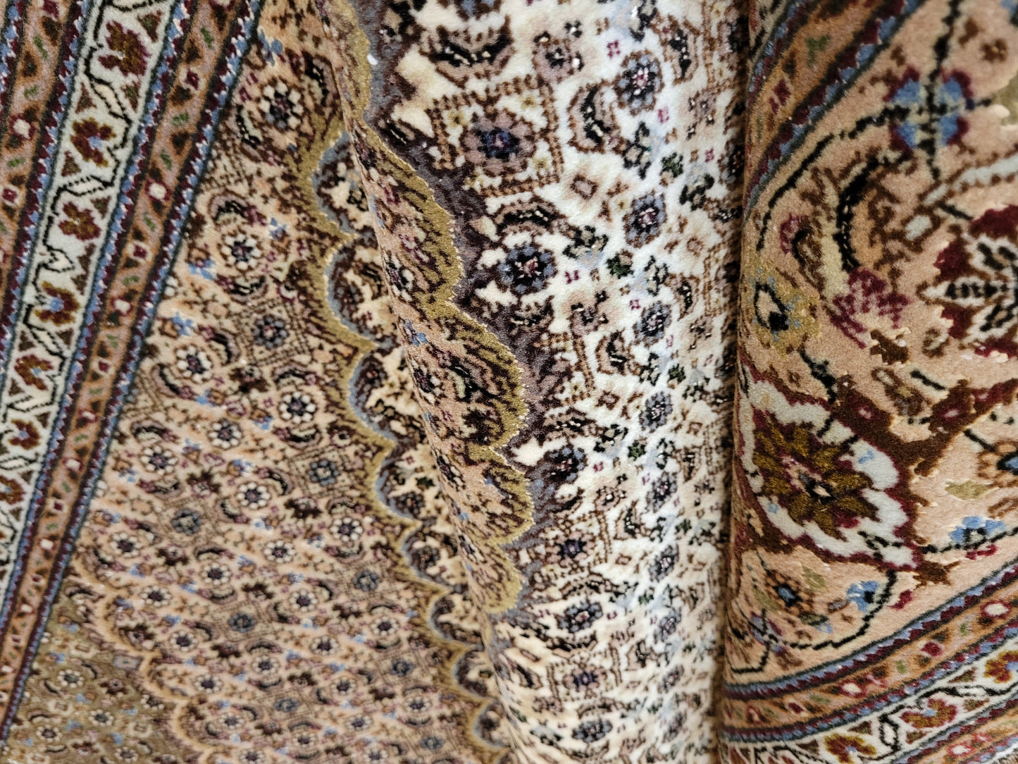 Täbriz Teppich Korkwolle Seide feine Knüpfung