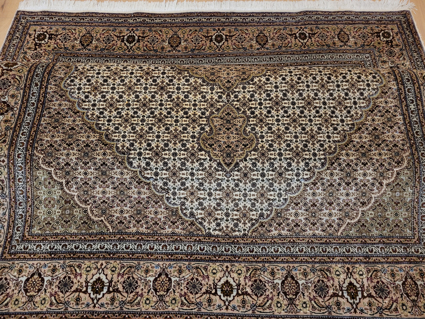 Täbriz Teppich Korkwolle Seide feine Knüpfung