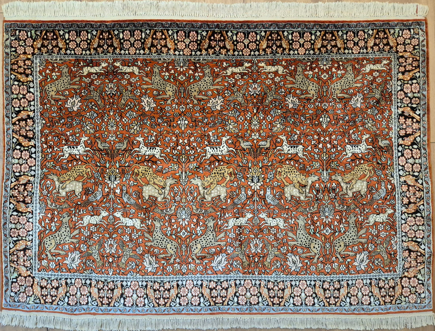 Kashmir Ghom Teppich Naturseide Tiermotiv feine Knüpfung