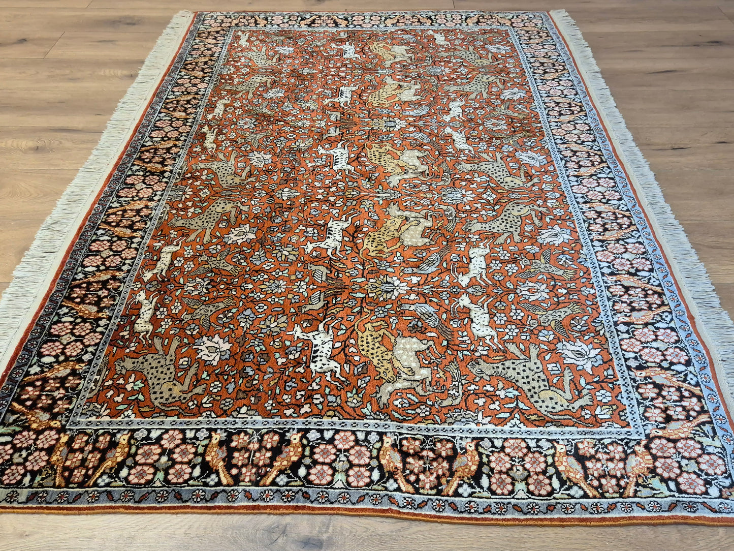 Kashmir Ghom Teppich Naturseide Tiermotiv feine Knüpfung