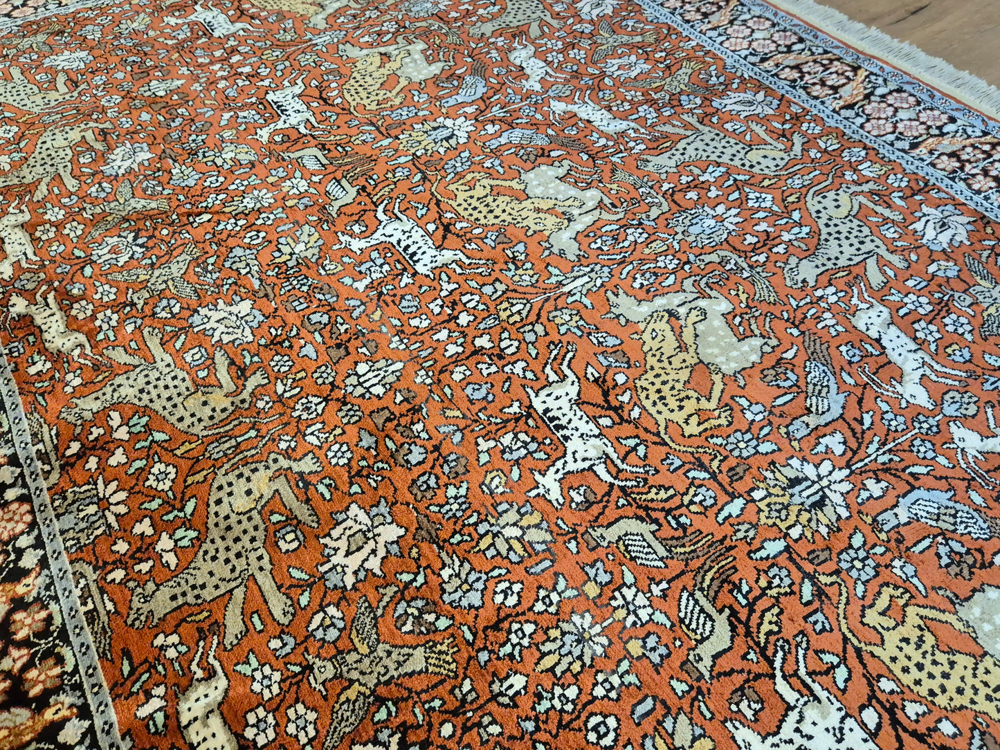 Kashmir Ghom Teppich Naturseide Tiermotiv feine Knüpfung