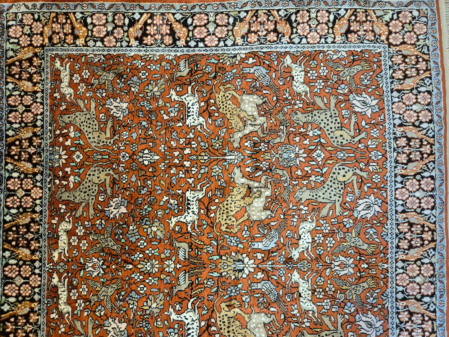 Kashmir Ghom Teppich Naturseide Tiermotiv feine Knüpfung