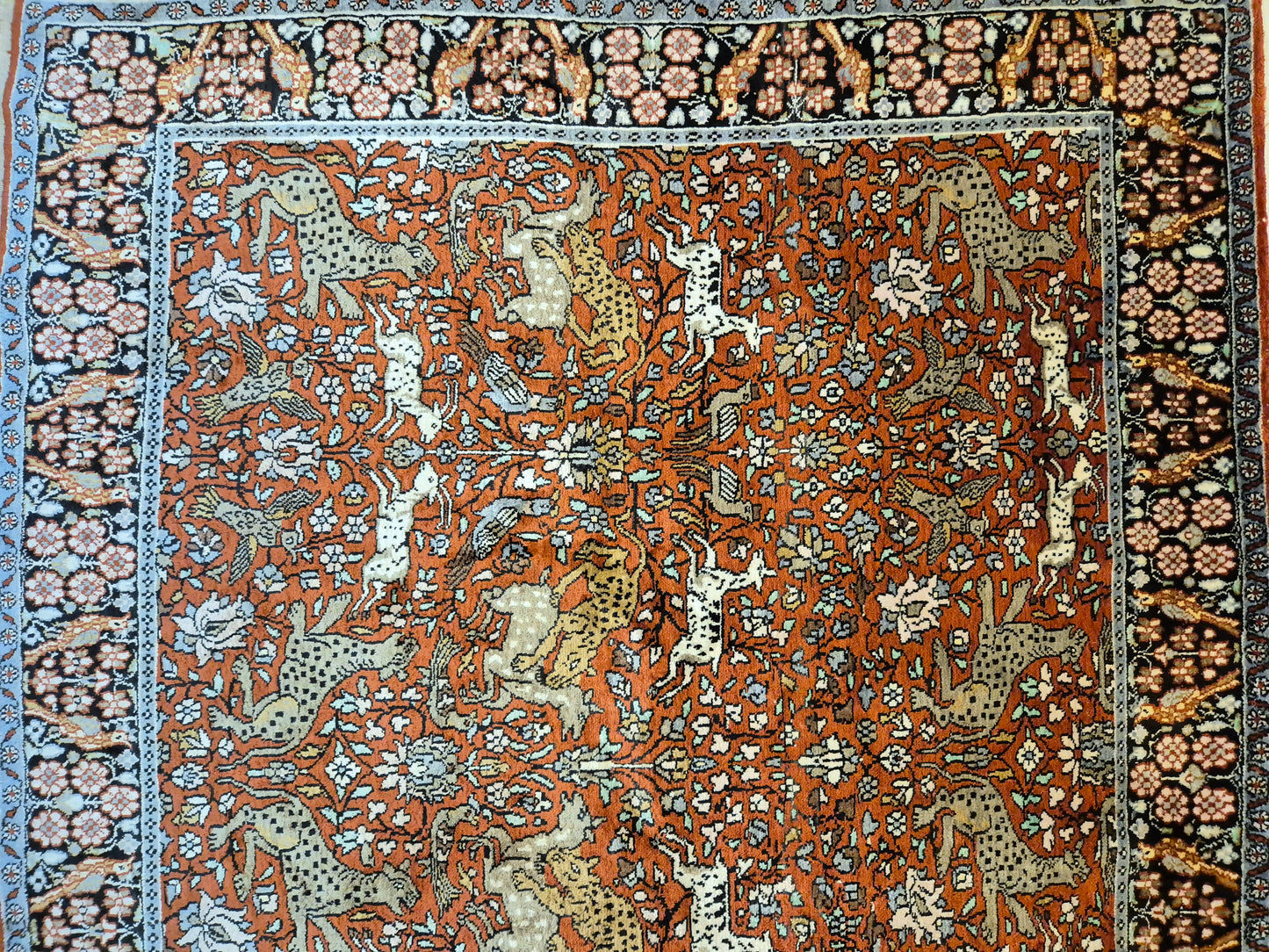 Kashmir Ghom Teppich Naturseide Tiermotiv feine Knüpfung