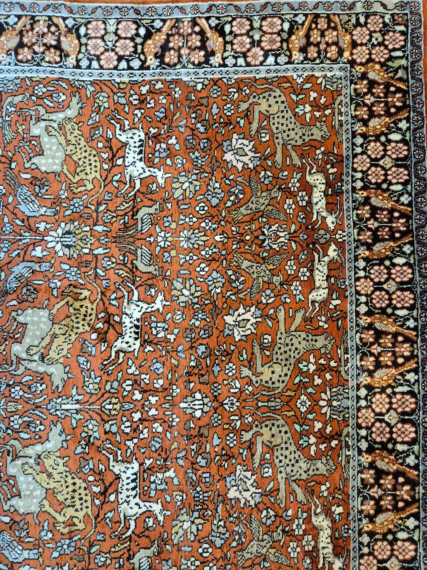 Kashmir Ghom Teppich Naturseide Tiermotiv feine Knüpfung