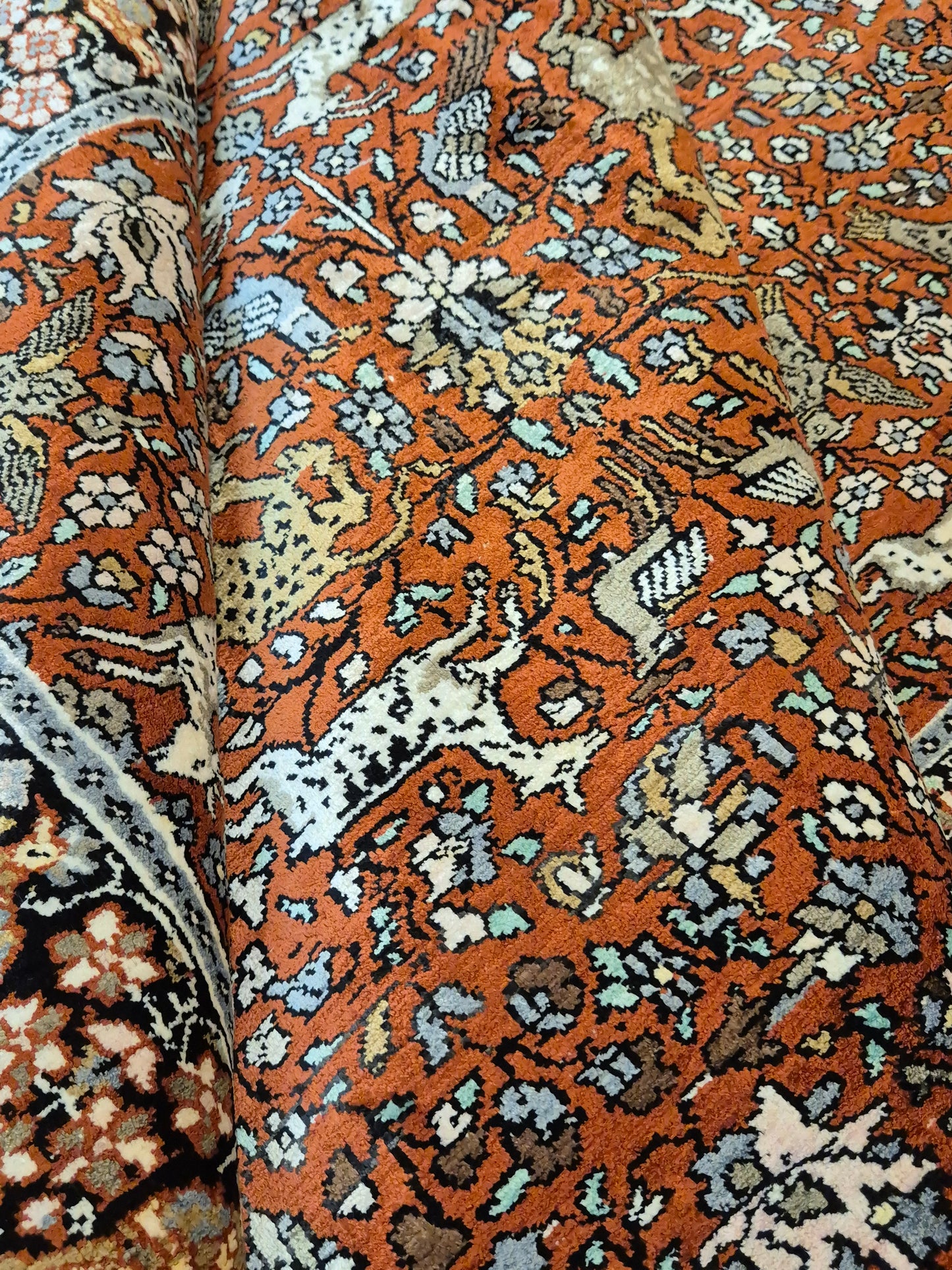 Kashmir Ghom Teppich Naturseide Tiermotiv feine Knüpfung