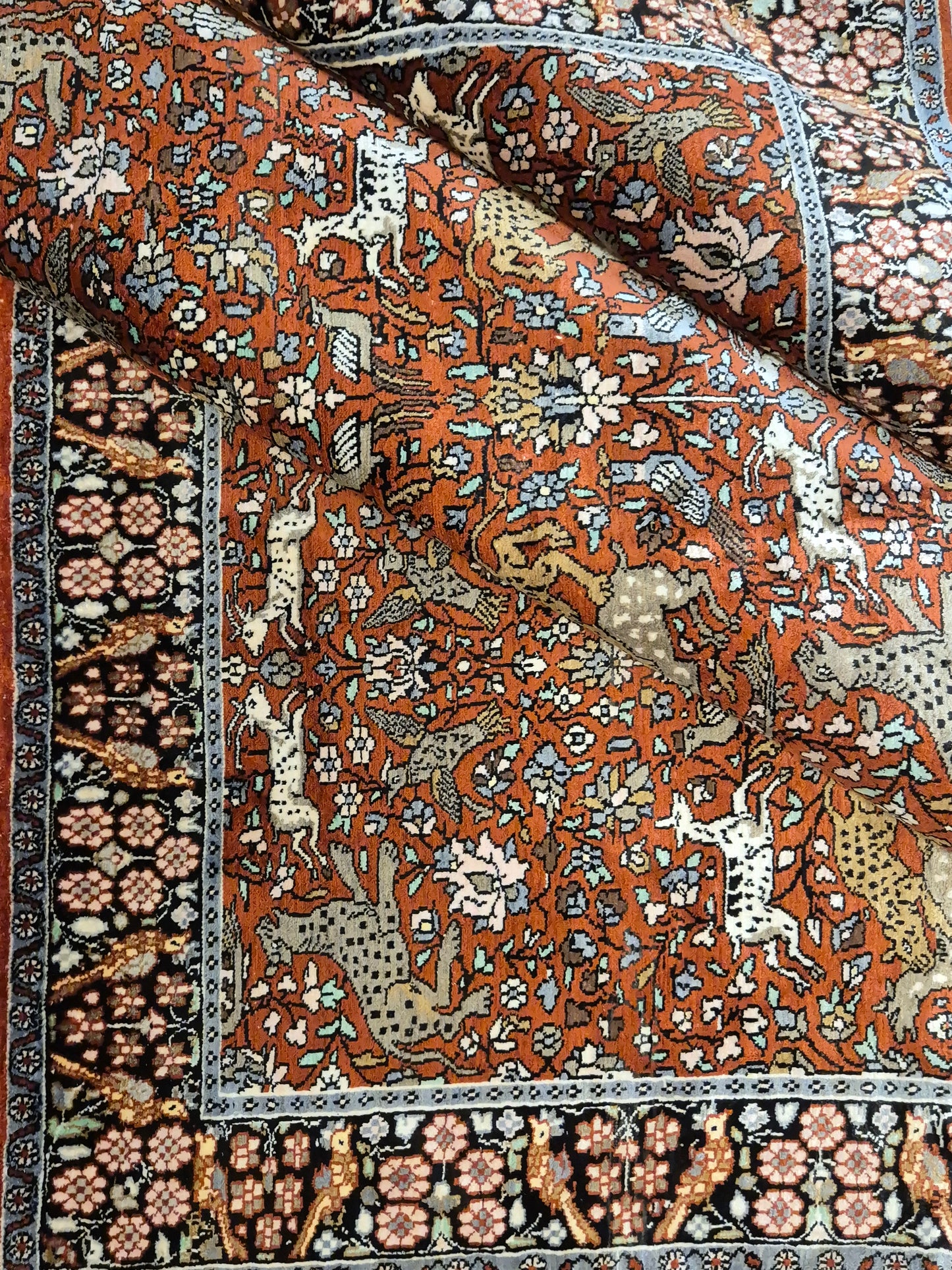 Kashmir Ghom Teppich Naturseide Tiermotiv feine Knüpfung
