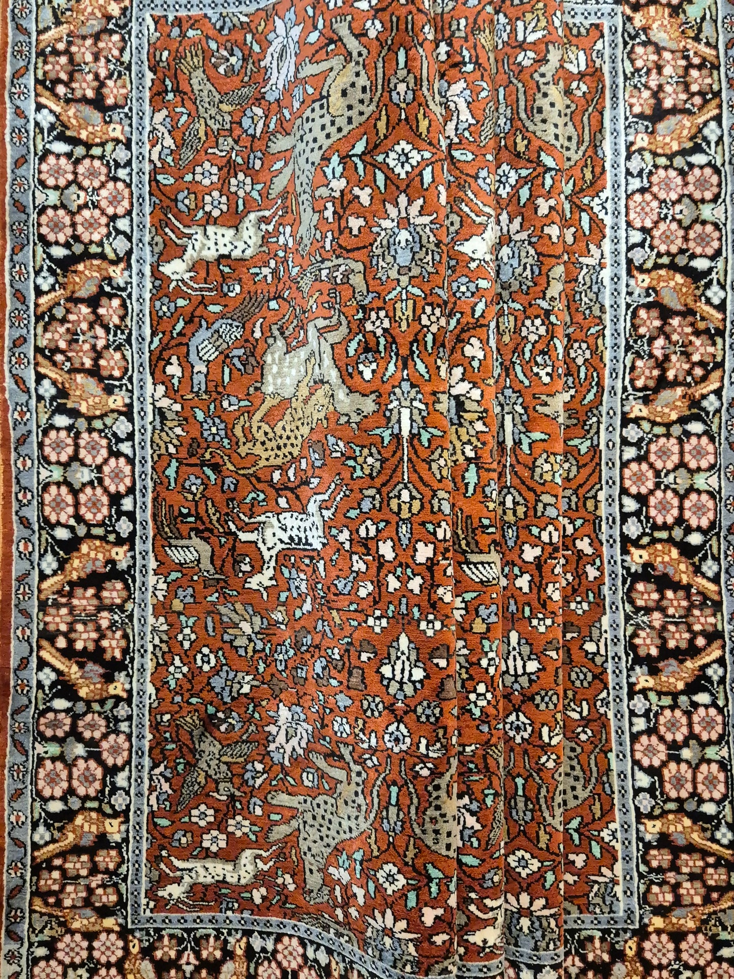 Kashmir Ghom Teppich Naturseide Tiermotiv feine Knüpfung