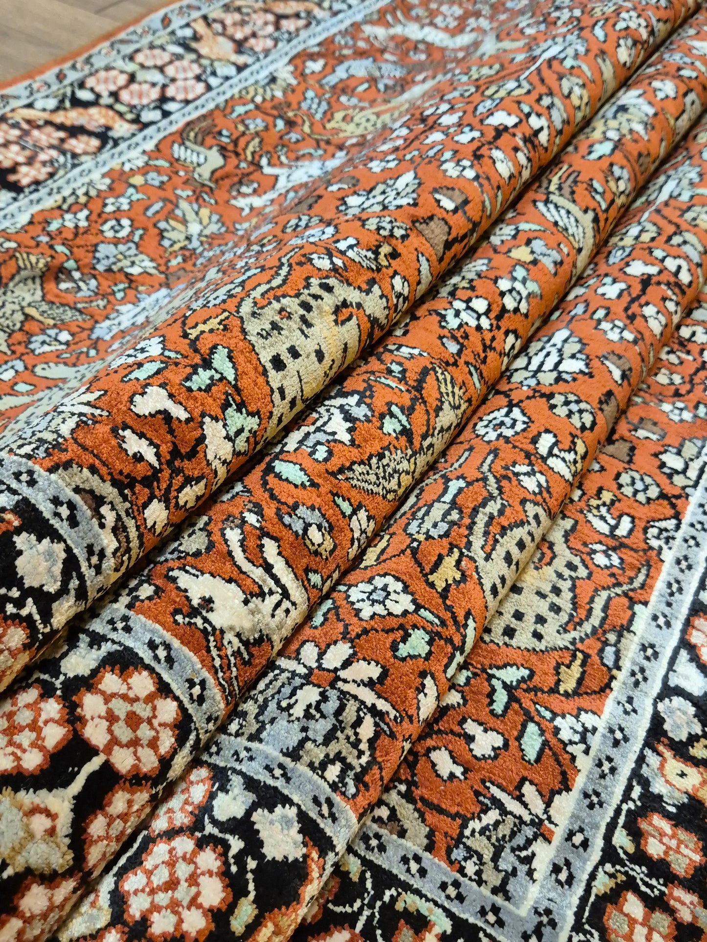 Kashmir Ghom Teppich Naturseide Tiermotiv feine Knüpfung