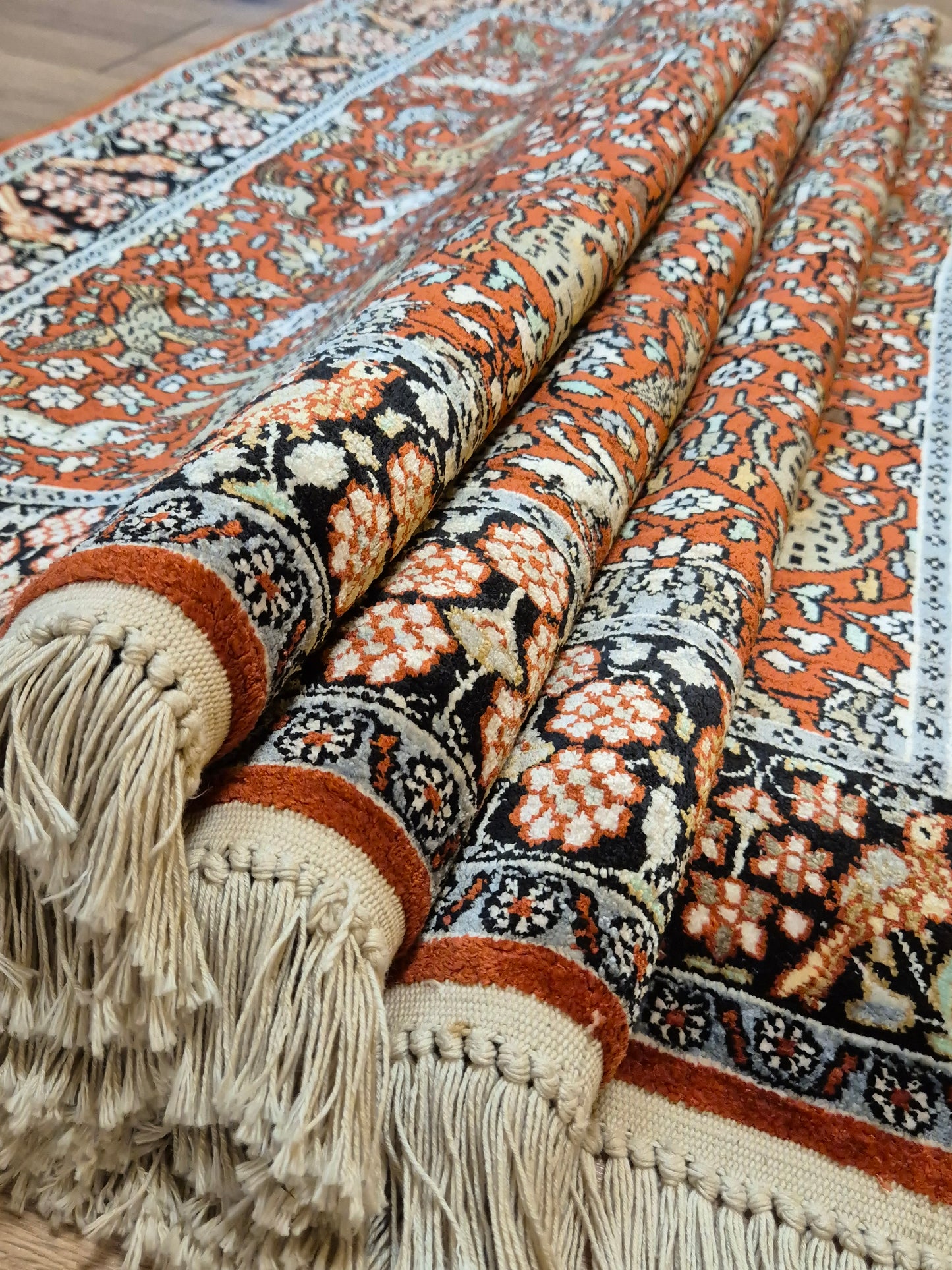 Kashmir Ghom Teppich Naturseide Tiermotiv feine Knüpfung