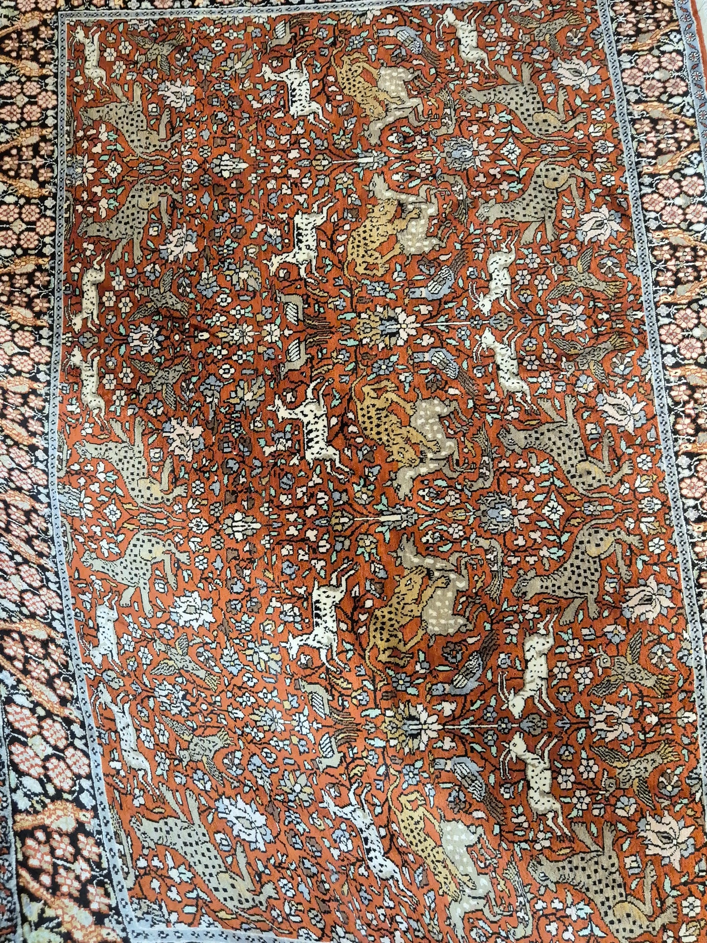 Kashmir Ghom Teppich Naturseide Tiermotiv feine Knüpfung